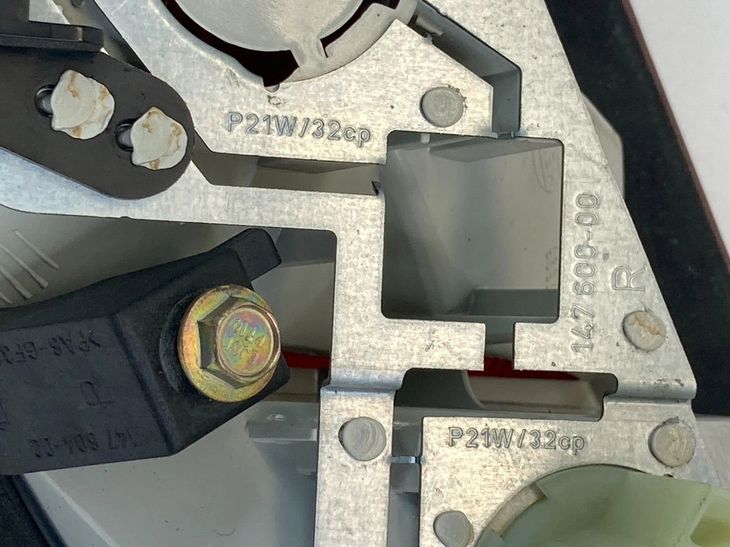 99-03 MERCEDES-BENZ CLK430 REAR RIGHT SIDE INNER TAILLIGHT LAMP 2088201264 OEM