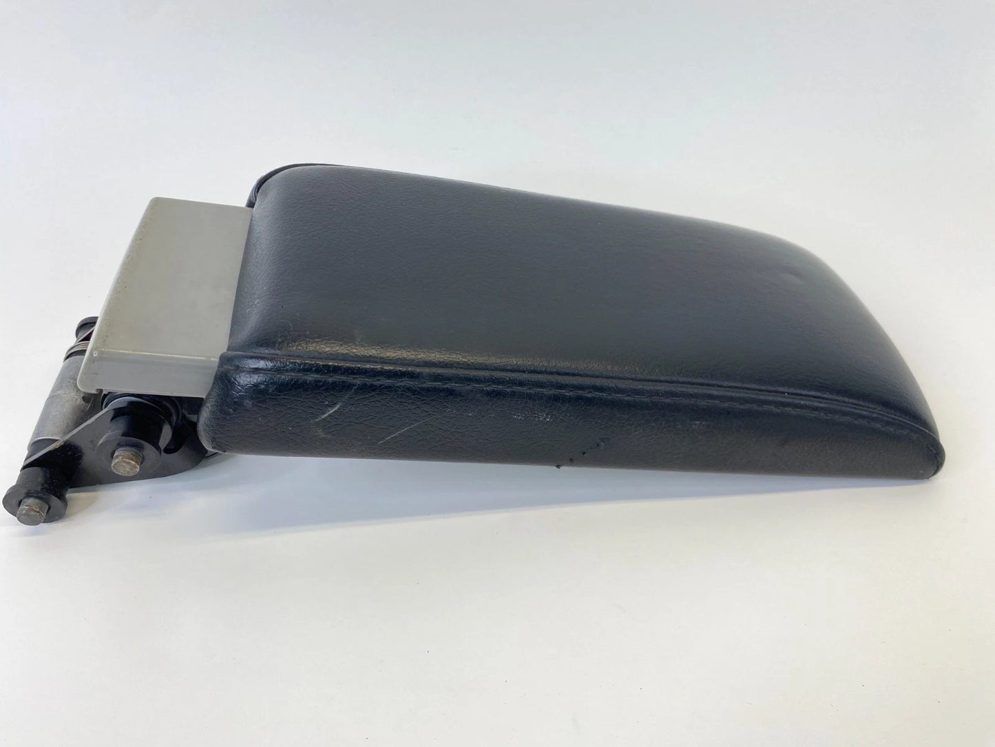 2002-2010 VOLKSWAGEN BEETLE CENTER CONSOLE ARMREST COVER LID BLACK ASSEMBLY OEM