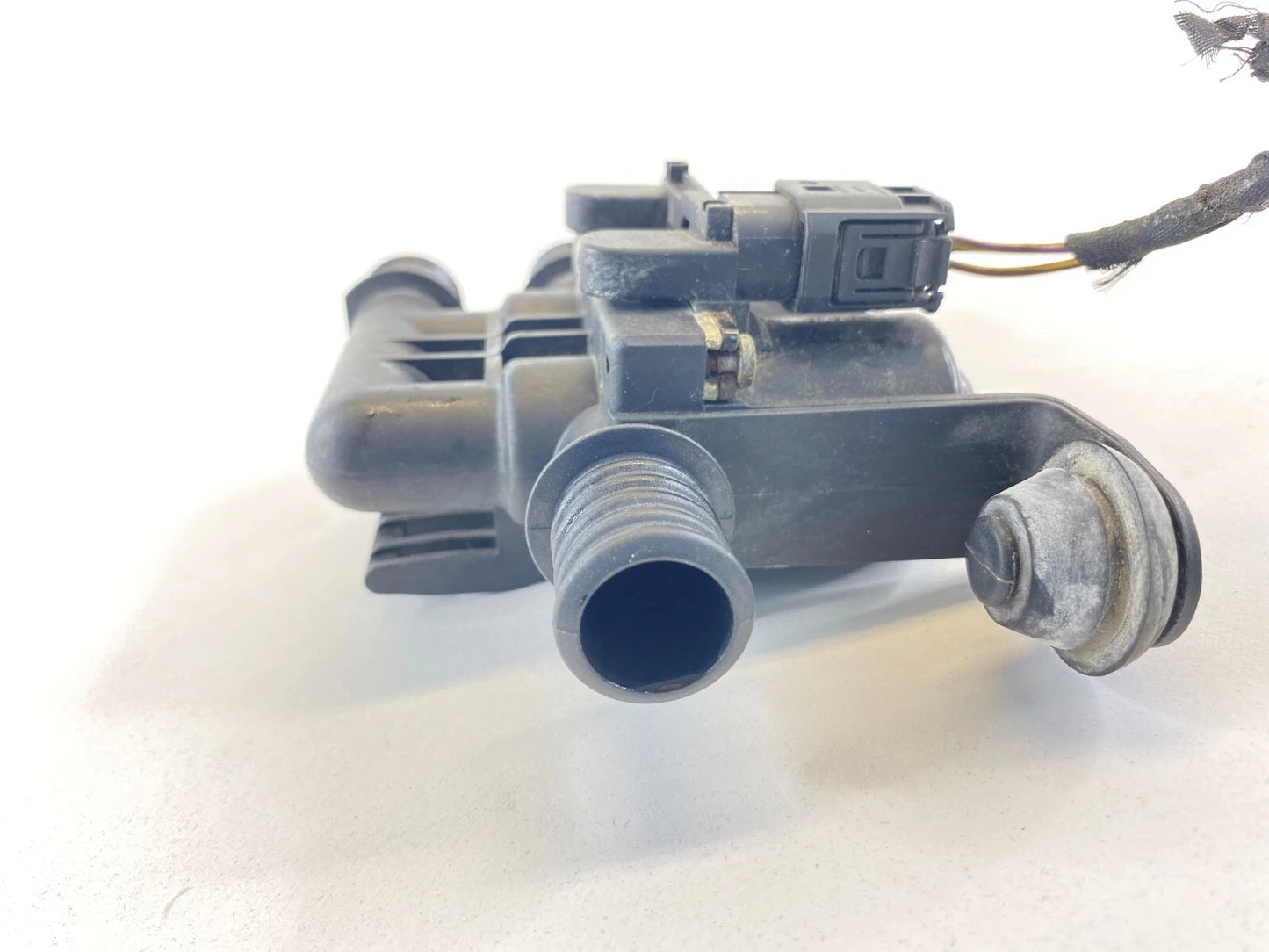 2004 2005 2006 2007 BMW 525I HVAC HEATER CONTROL VALVE WATER PUMP 1147412181 OEM