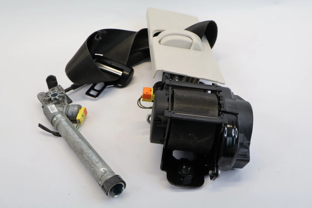 2015-2018 FORD FOCUS DRIVER LEFT SEAT BELT RETRACTOR ASSEMBLY OEM DM51-61295-DFW