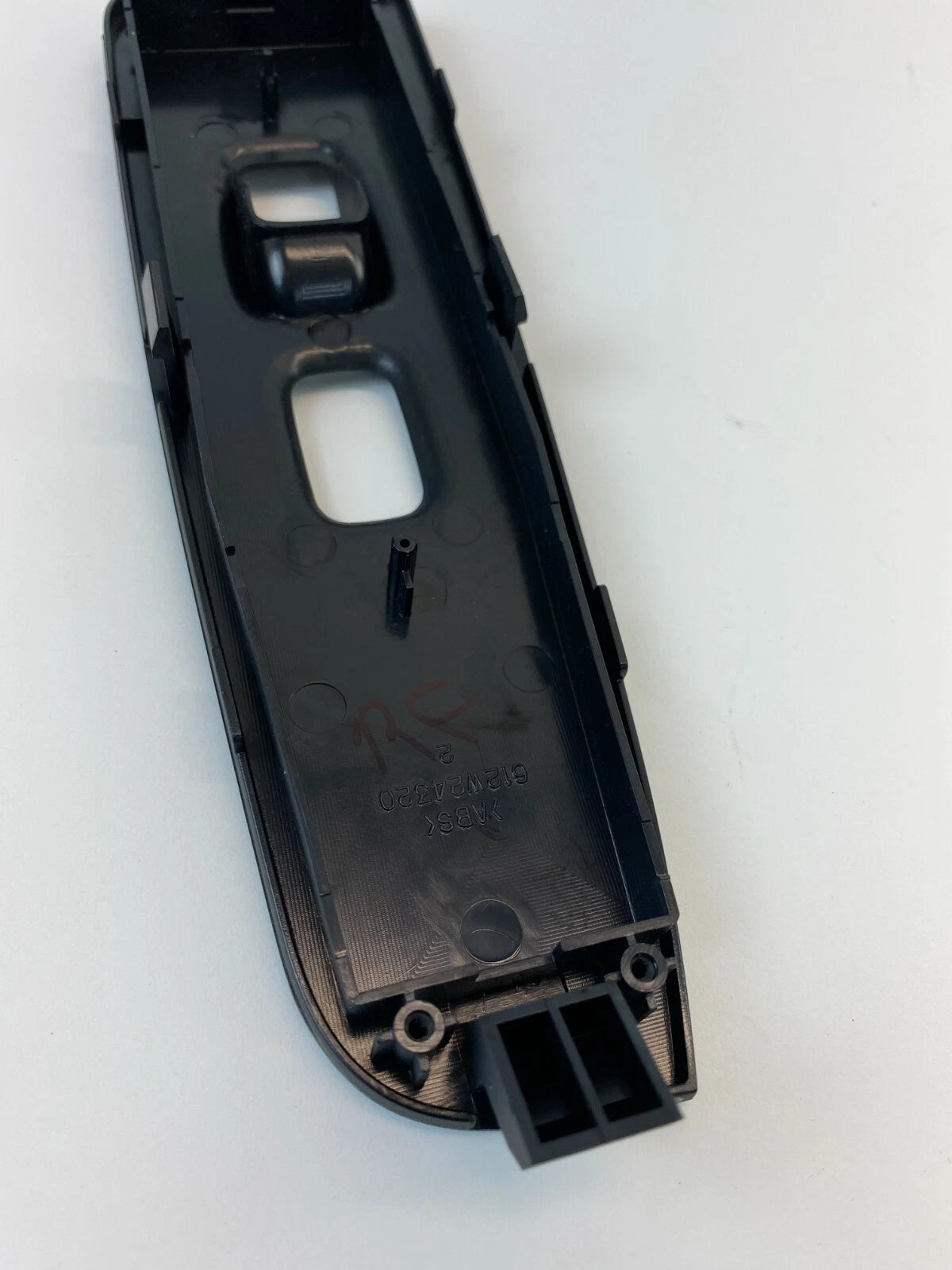 2004 2005 2006 KIA AMANTI SEDAN FRONT RIGHT SIDE WINDOW SWITCH BEZEL TRIM COVER