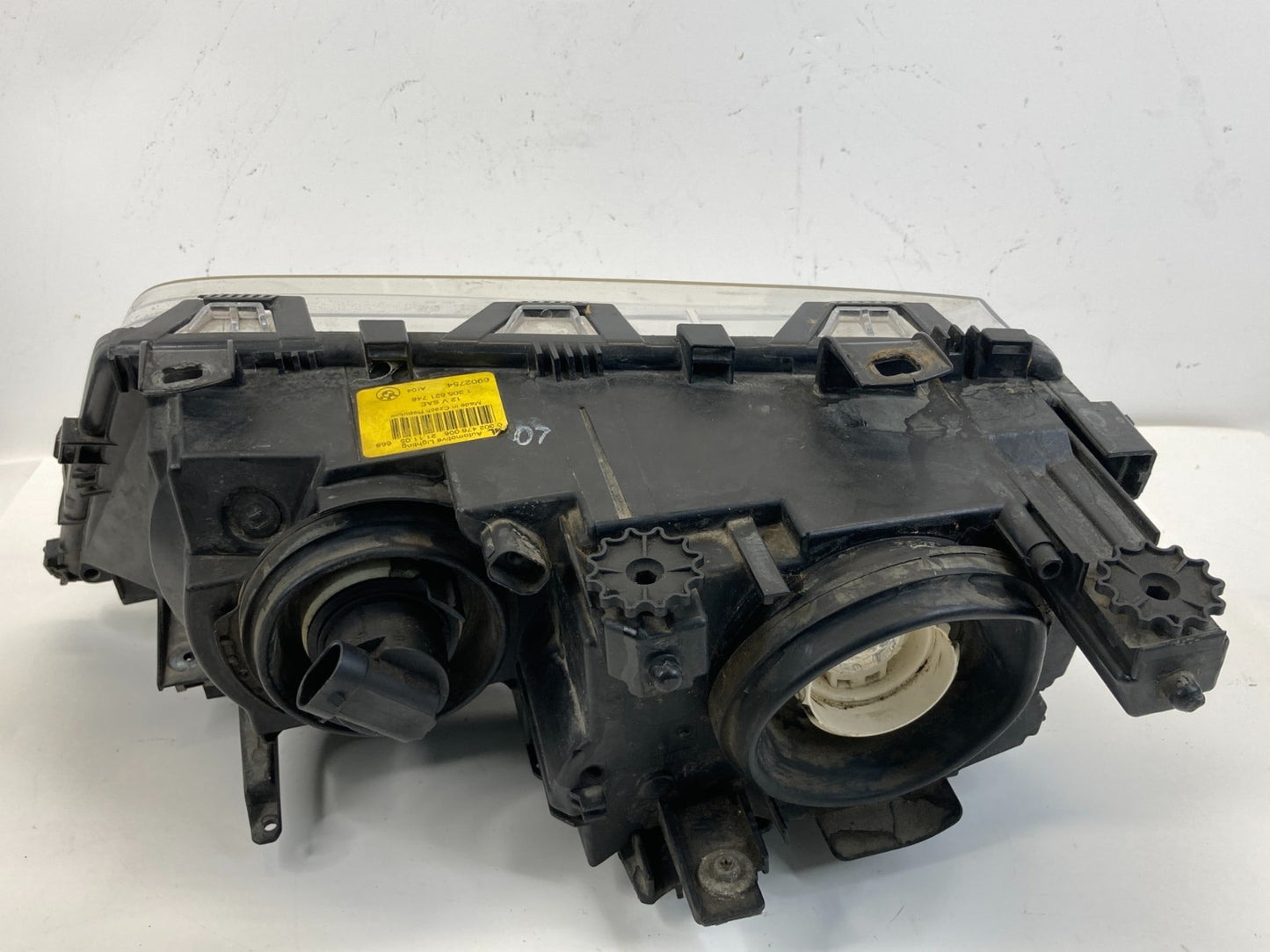 1999 2000 BMW 323i Front Right Passenger Side Headlight Headlamp 1-305-621-748