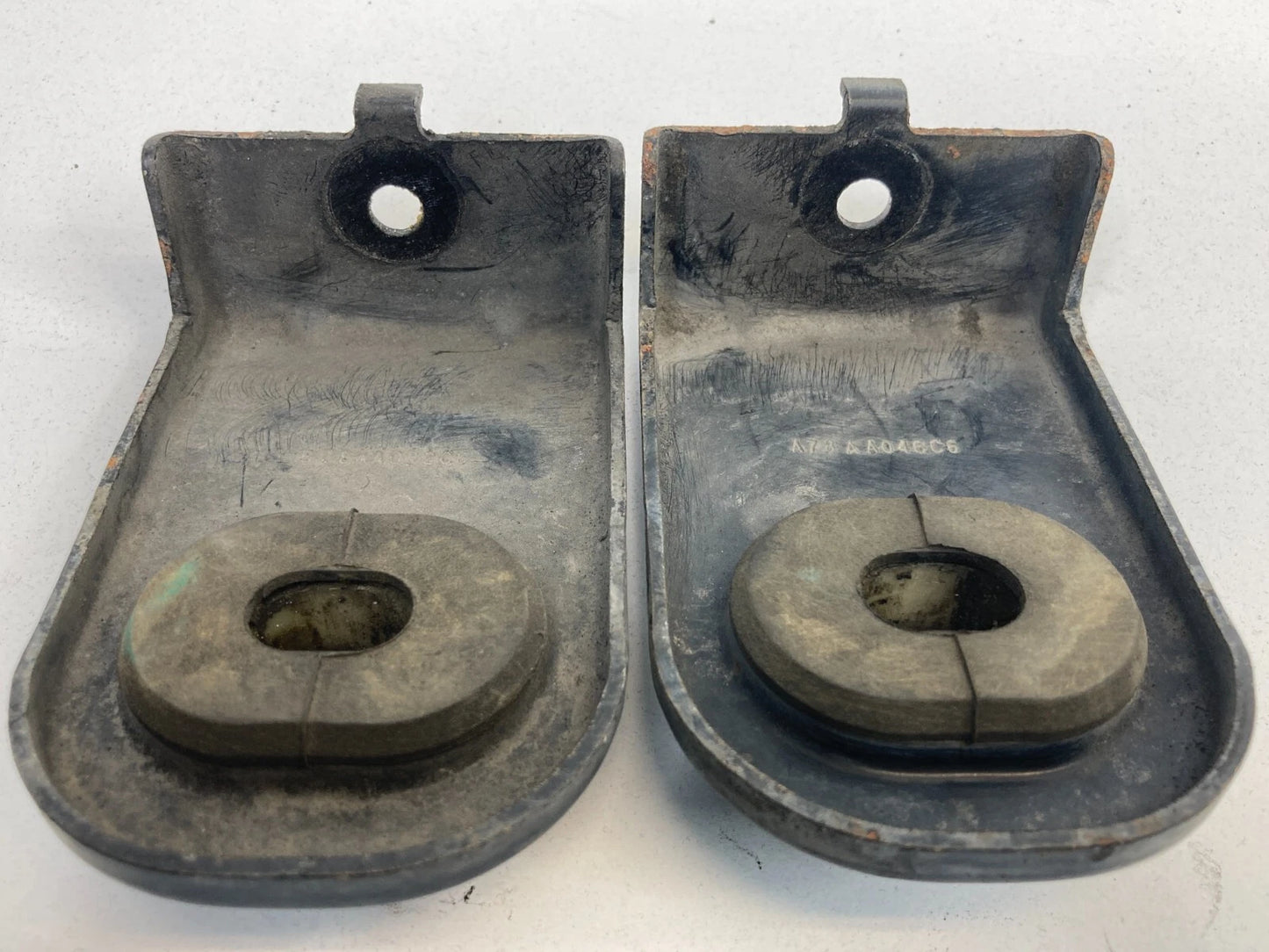 07-12 DODGE CALIBER UPPER RADIATOR MOUNT SUPPORT BRACKET PAIR SET A78AA046C6 OEM