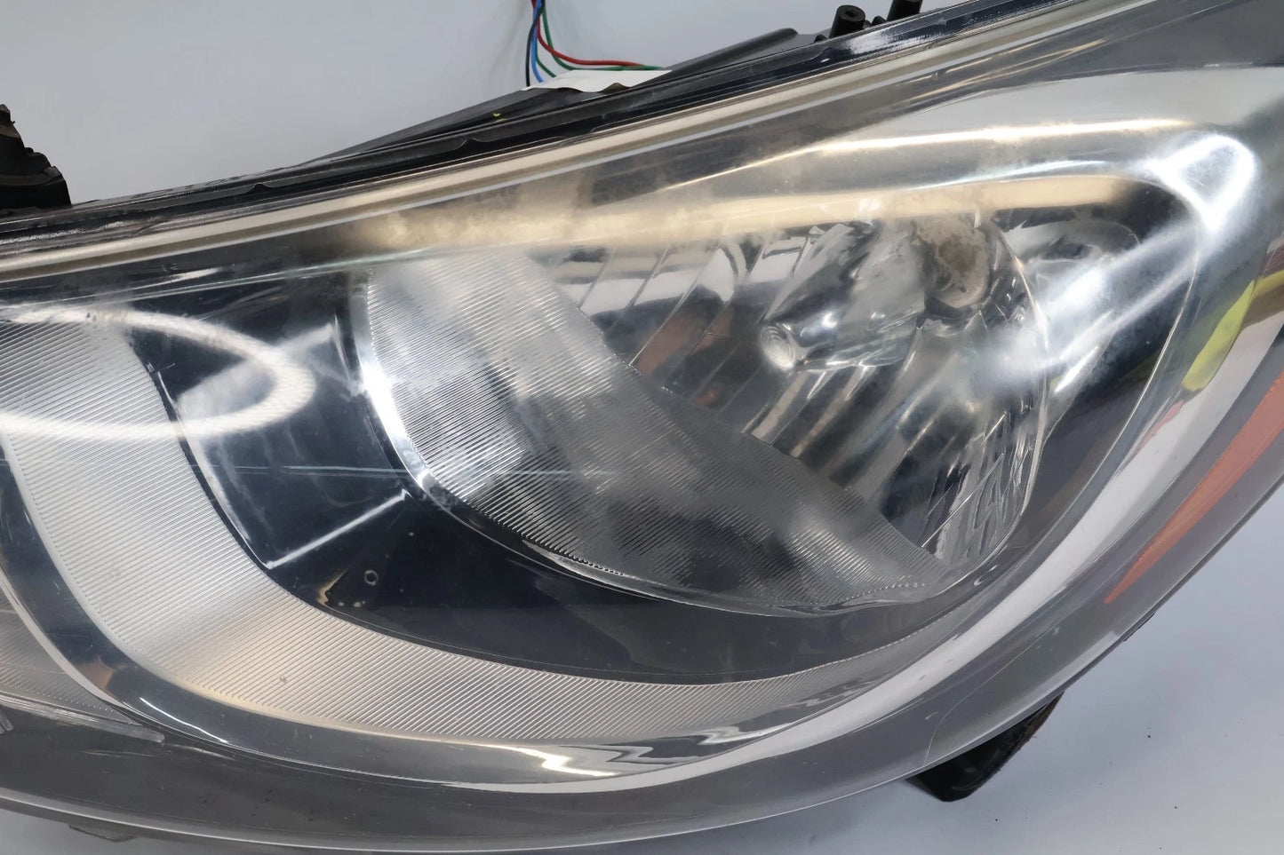 2012-2014 HYUNDAI ACCENT FRONT LEFT DRIVER HEADLIGHT HEADLAMP HALOGEN 92101-1RXX