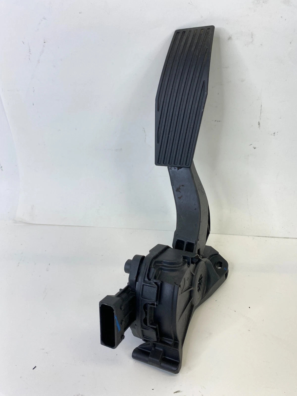 2010-2016 BUICK LACROSSE 3.6L ACCELERATOR GAS PEDAL POSITION SENSOR 13237352 OEM