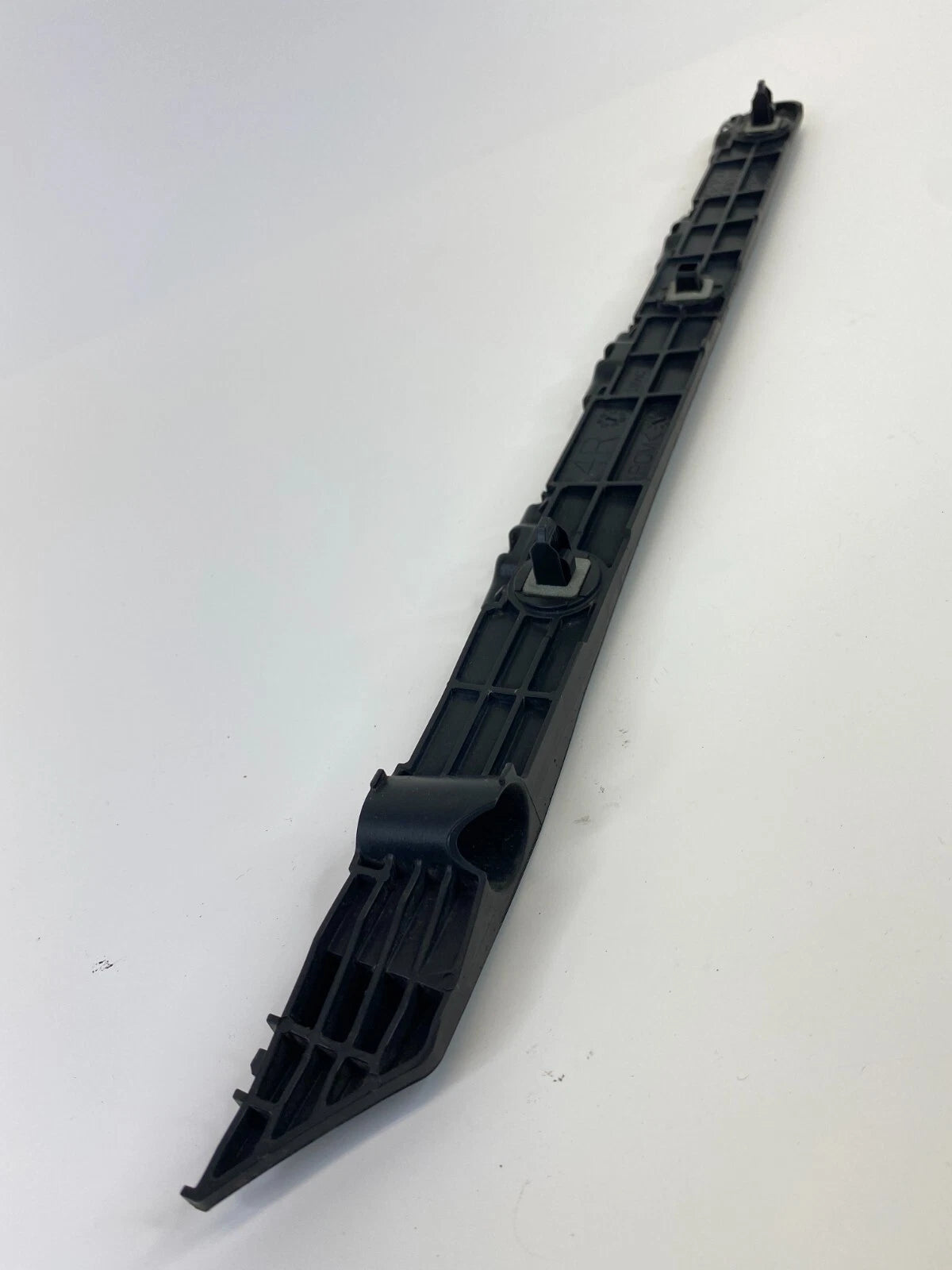 07-11 TOYOTA CAMRY REAR RIGHT SIDE BUMPER SUPPORT BRACKET RETAINER 52157-06010
