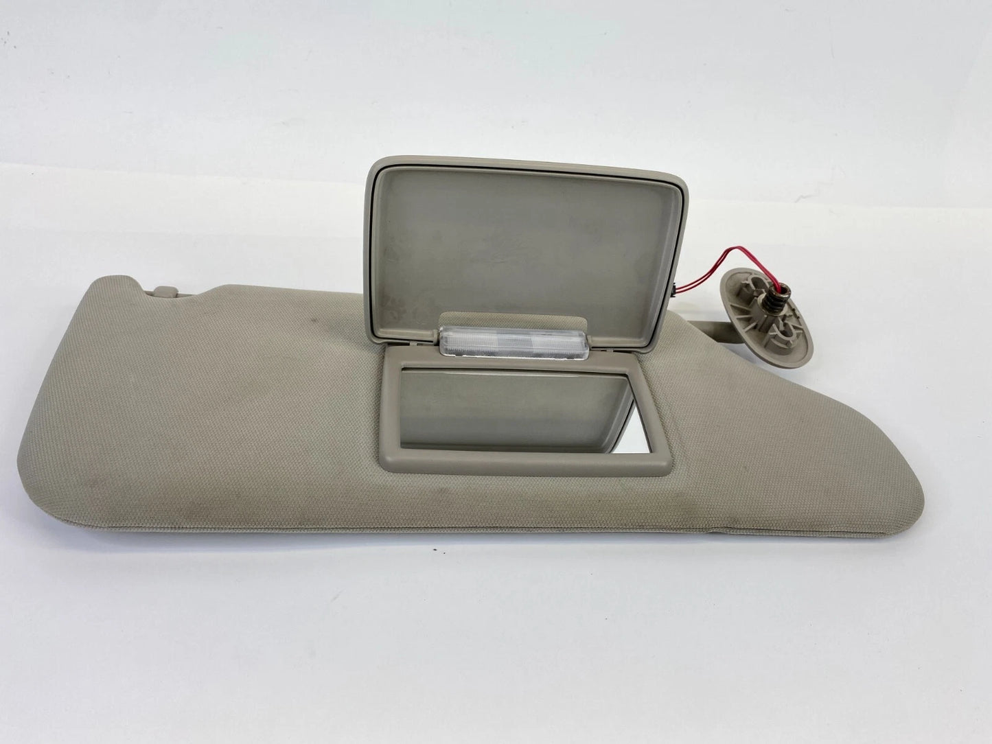 05-10 JEEP GRAND CHEROKEE RIGHT PASSENGER SIDE SUNVISOR SUN VISOR W/ LIGHT OEM