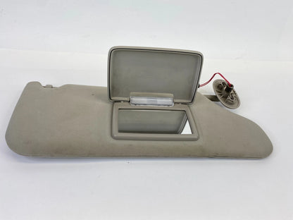 05-10 JEEP GRAND CHEROKEE RIGHT PASSENGER SIDE SUNVISOR SUN VISOR W/ LIGHT OEM