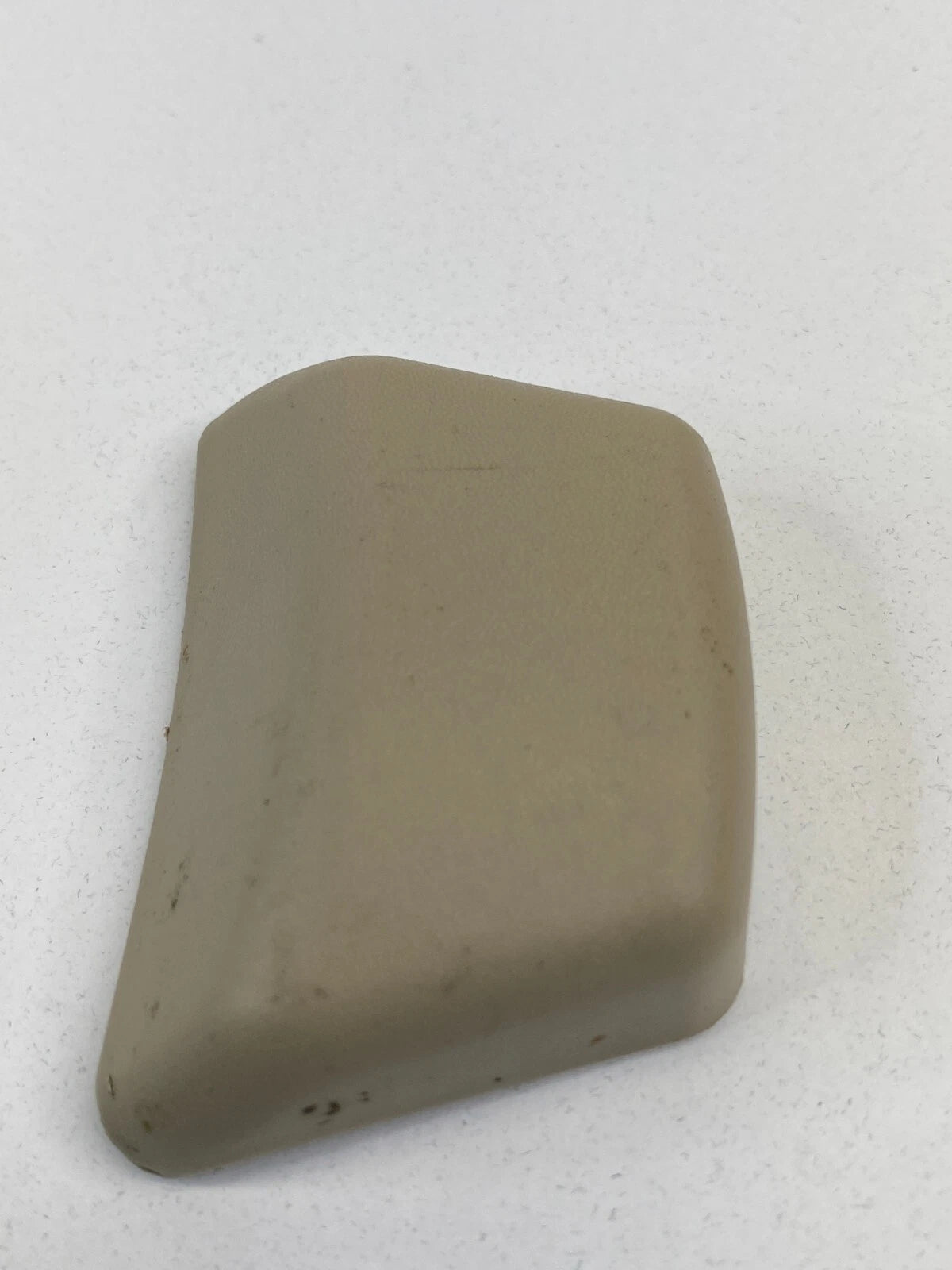 00 01 02 03 04 TOYOTA AVALON FRONT SEAT SIDE TRACK END COVER PANEL 72123-AC020