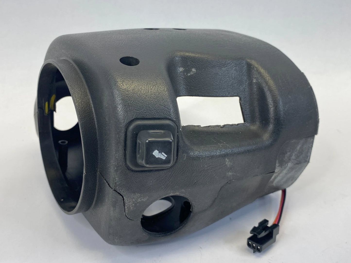 2002-2009 GMC ENVOY CHEVY TRAILBLAZER STEERING COLUMN COVER SHROUD BEZEL TRIM