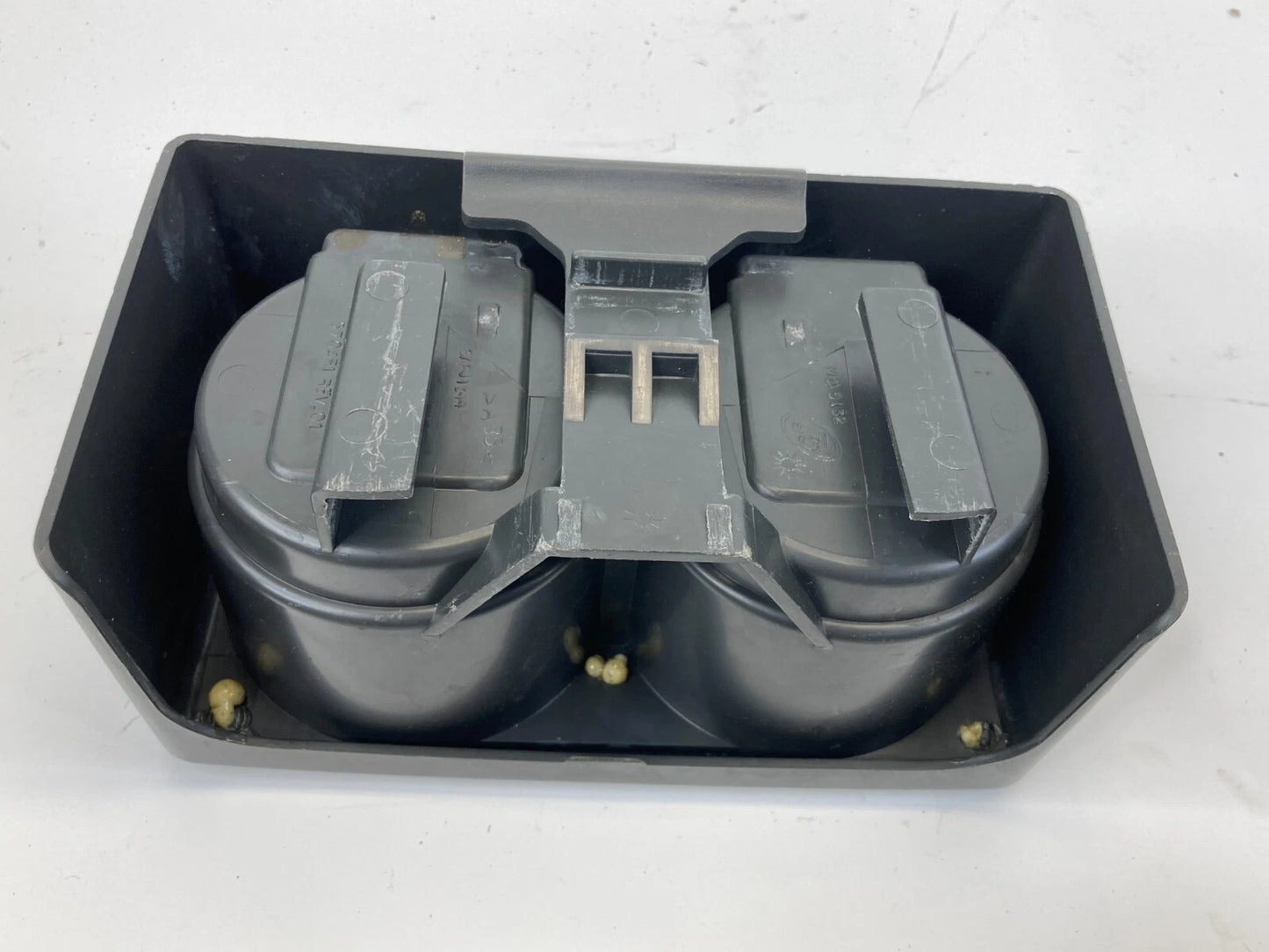2004-2012 CHEVROLET COLORADO FRONT SEAT CENTER ARMREST CUP HOLDER ASSEMBLY OEM