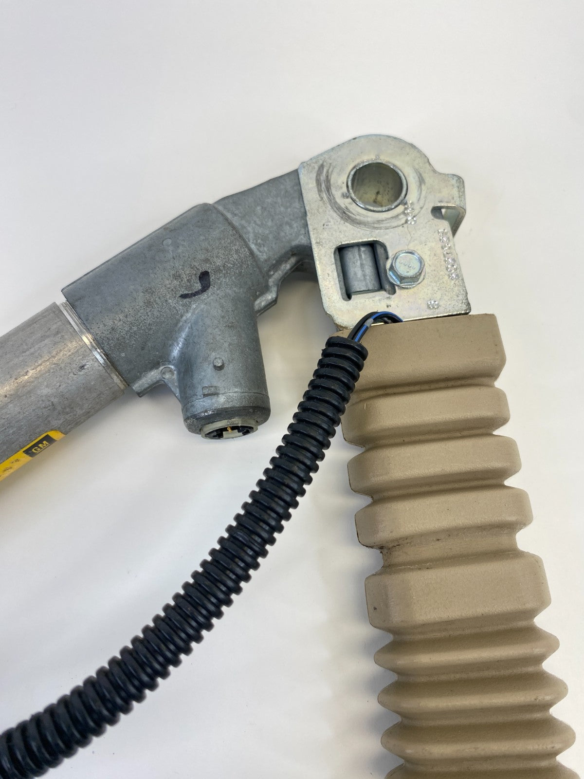 04 05 06 07 08 09 Cadillac SRX Front Left Driver Side Seat Belt Buckle OEM