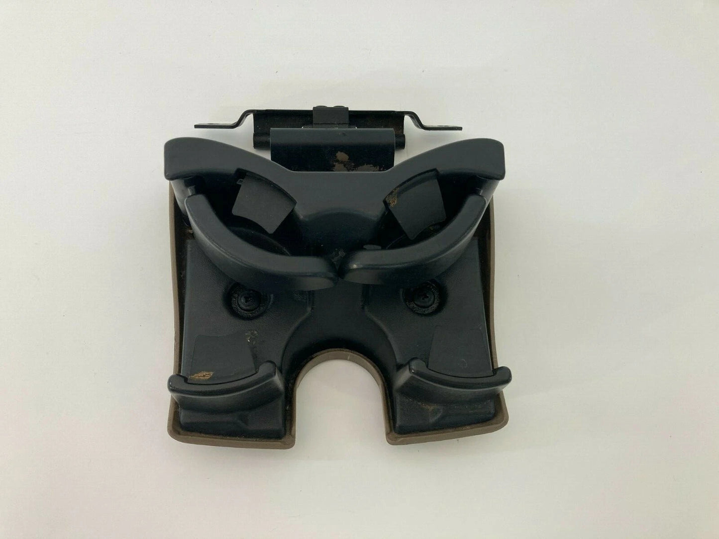 2004 04 ISUZU ASCENDER 02-09 CHEVY TRAILBLAZER REAR CENTER CONSOLE CUP HOLDER