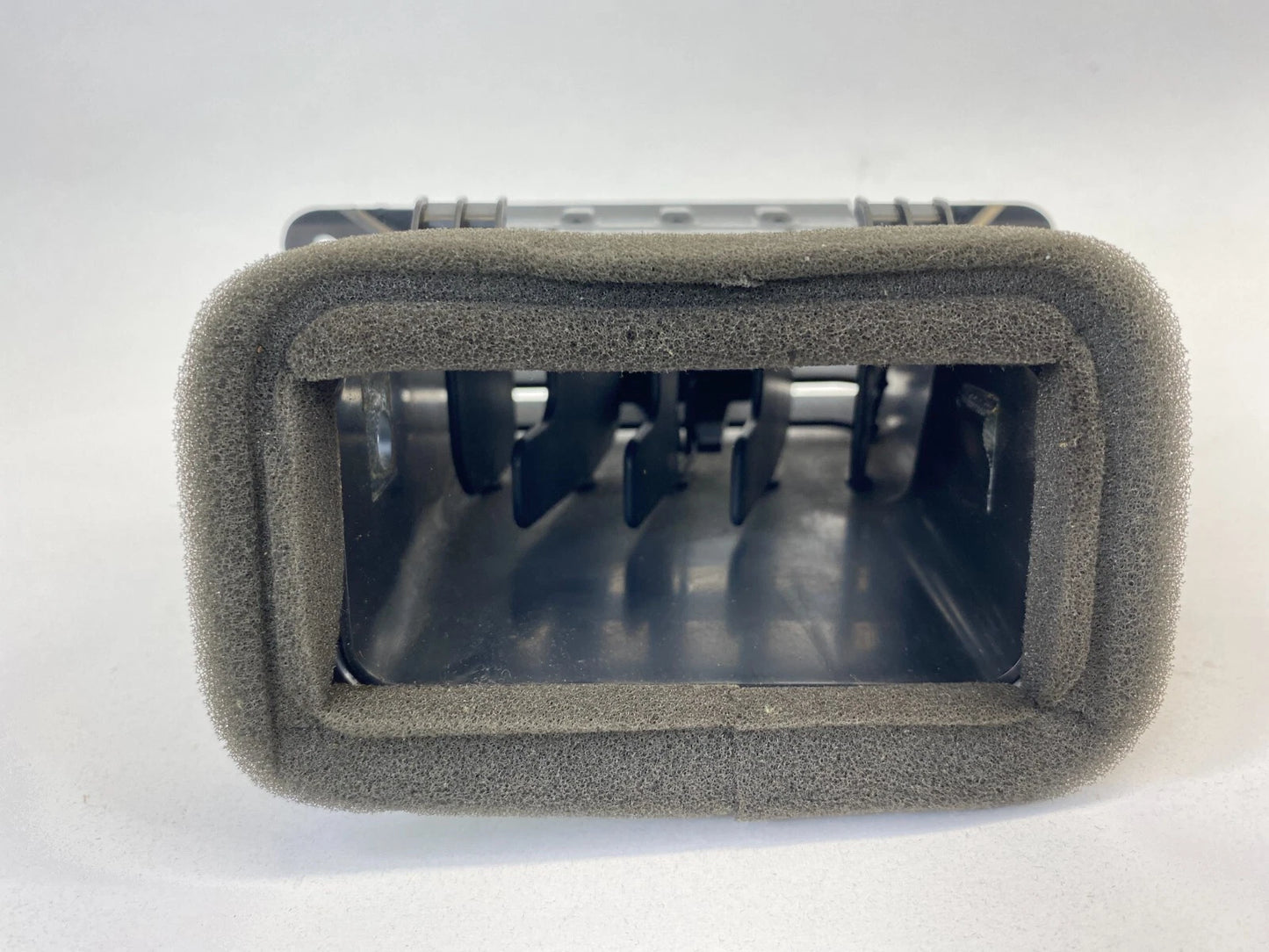 2004-2006 MAZDA3 RIGHT SIDE CENTER DASH AC AIR VENT DUCT GRILLE BP4K64930 OEM