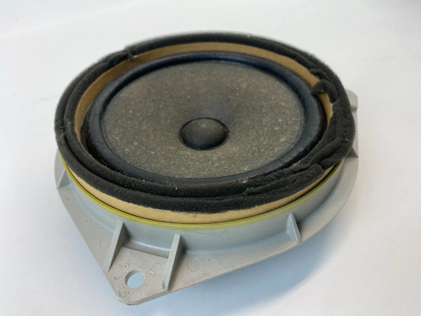 2003-2005 TOYOTA 4RUNNER REAR LEFT DRIVER DOOR AUDIO SPEAKER ASSEMBLY OEM