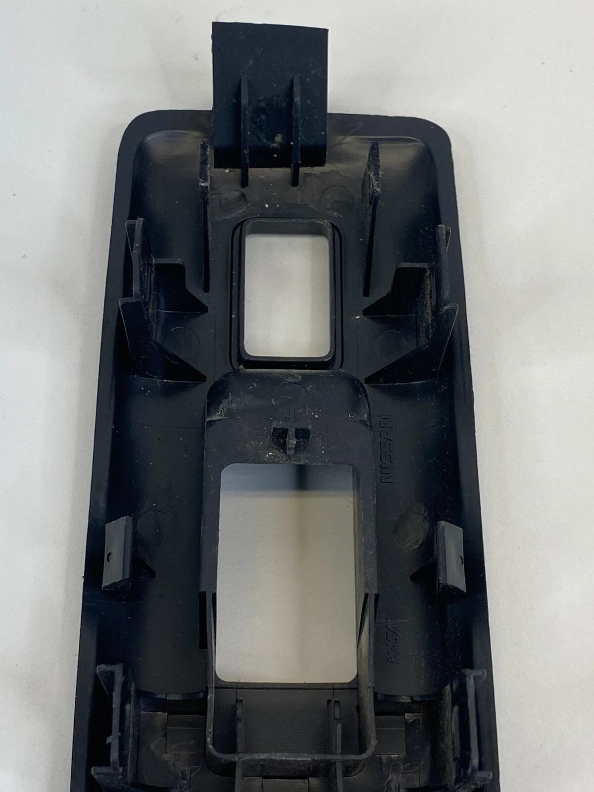 08-13 NISSAN ROGUE FRONT RIGHT WINDOW SWITCH COVER BEZEL PANEL 80960-JM00A OEM