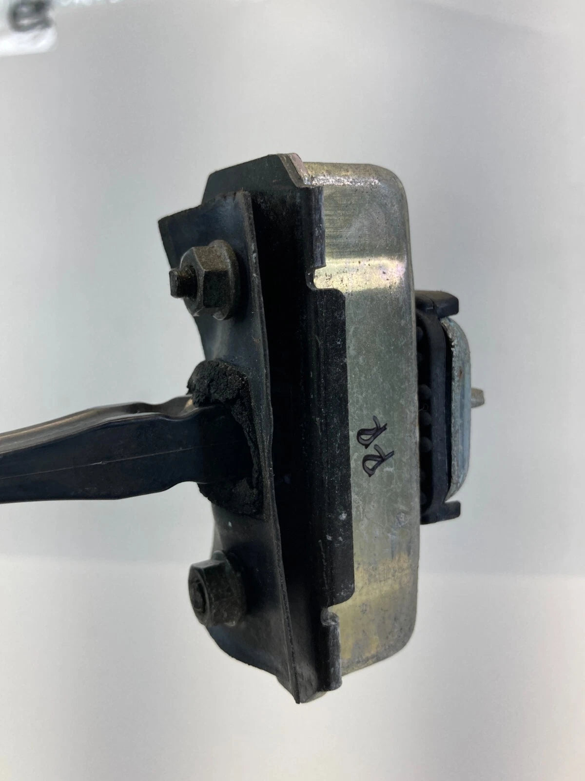 2004 2005 2006 ACURA TL REAR RIGHT SIDE DOOR CHECK STOP STOPPER DETENT