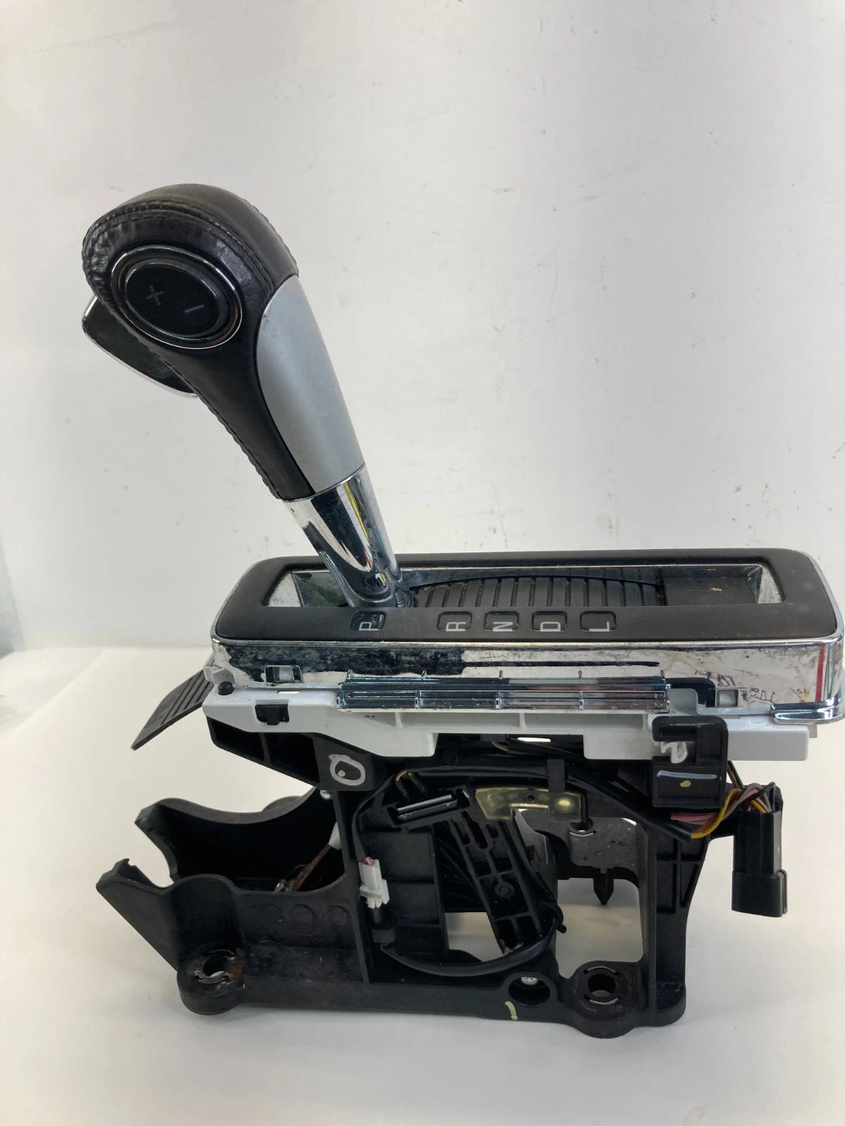 2009-2017 CHEVROLET TRAVERSE AUTOMATIC GEAR SHIFTER GEAR SELECTOR & KNOB OEM