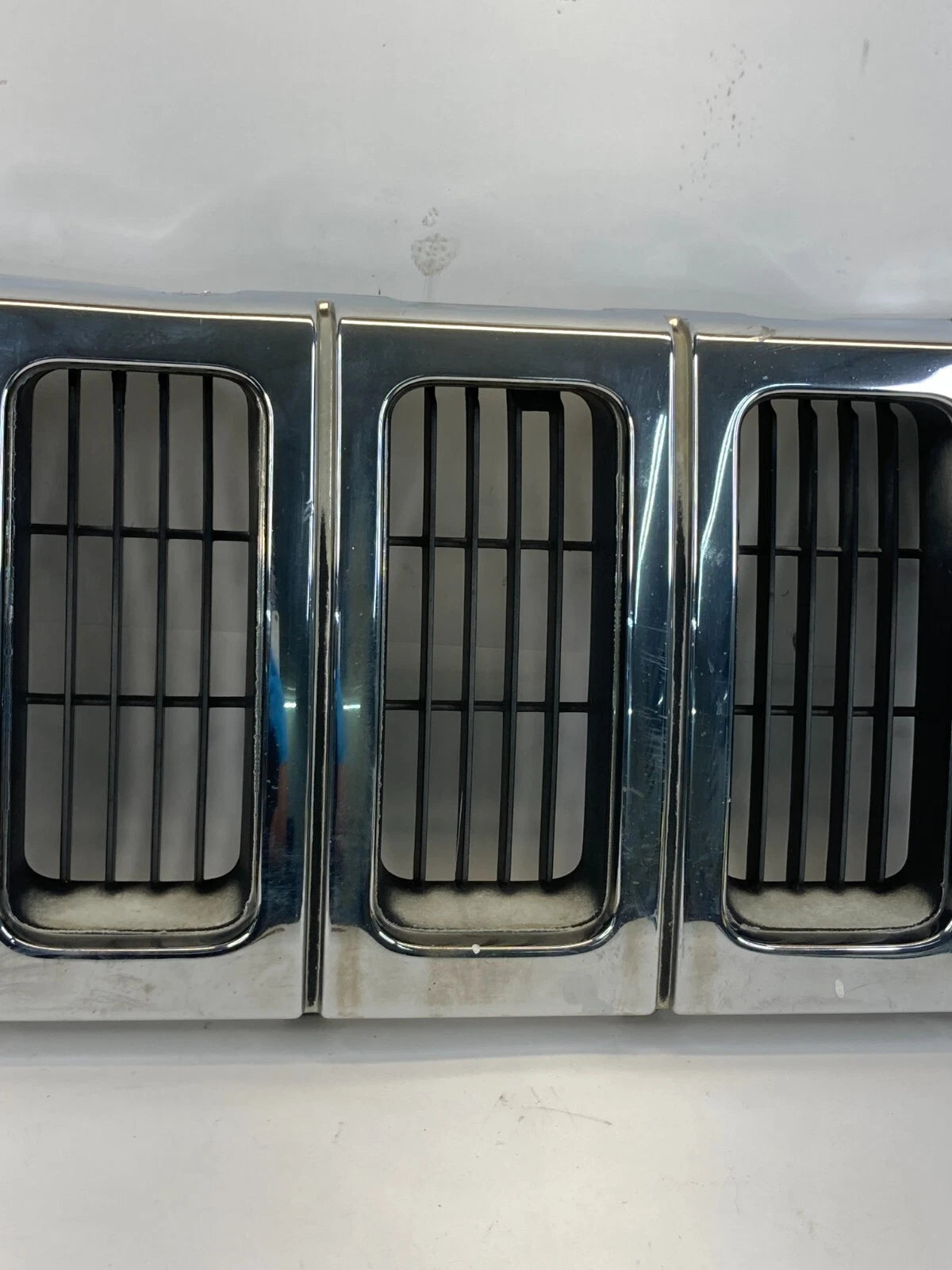 1996-1998 JEEP GRAND CHEROKEE FRONT BUMPER GRILLE GUARD RADIATOR ASSEMBLY OEM