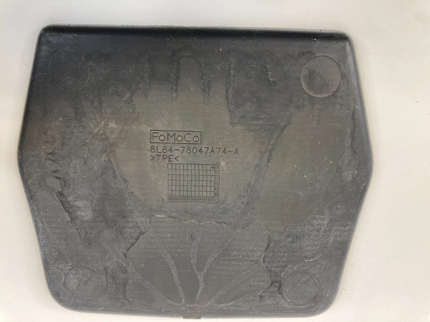 2008 09 10 11 2012 FORD ESCAPE CENTER CONSOLE RUBBER INSERT MAT 8L84-78047A74