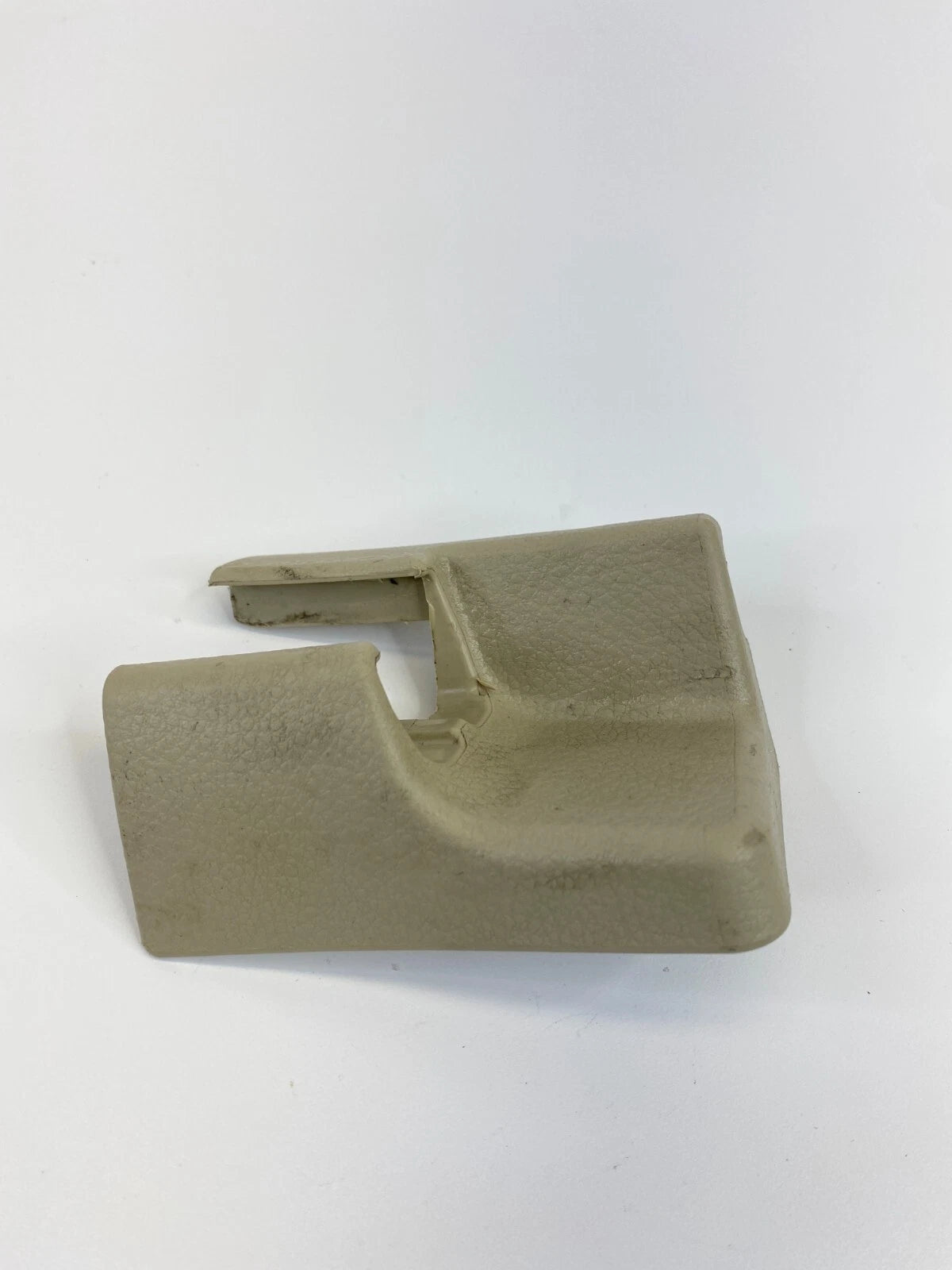 2006-2010 INFINITI M35 FRONT LEFT SEAT TRACK END INNER COVER 87558-EG000 OEM