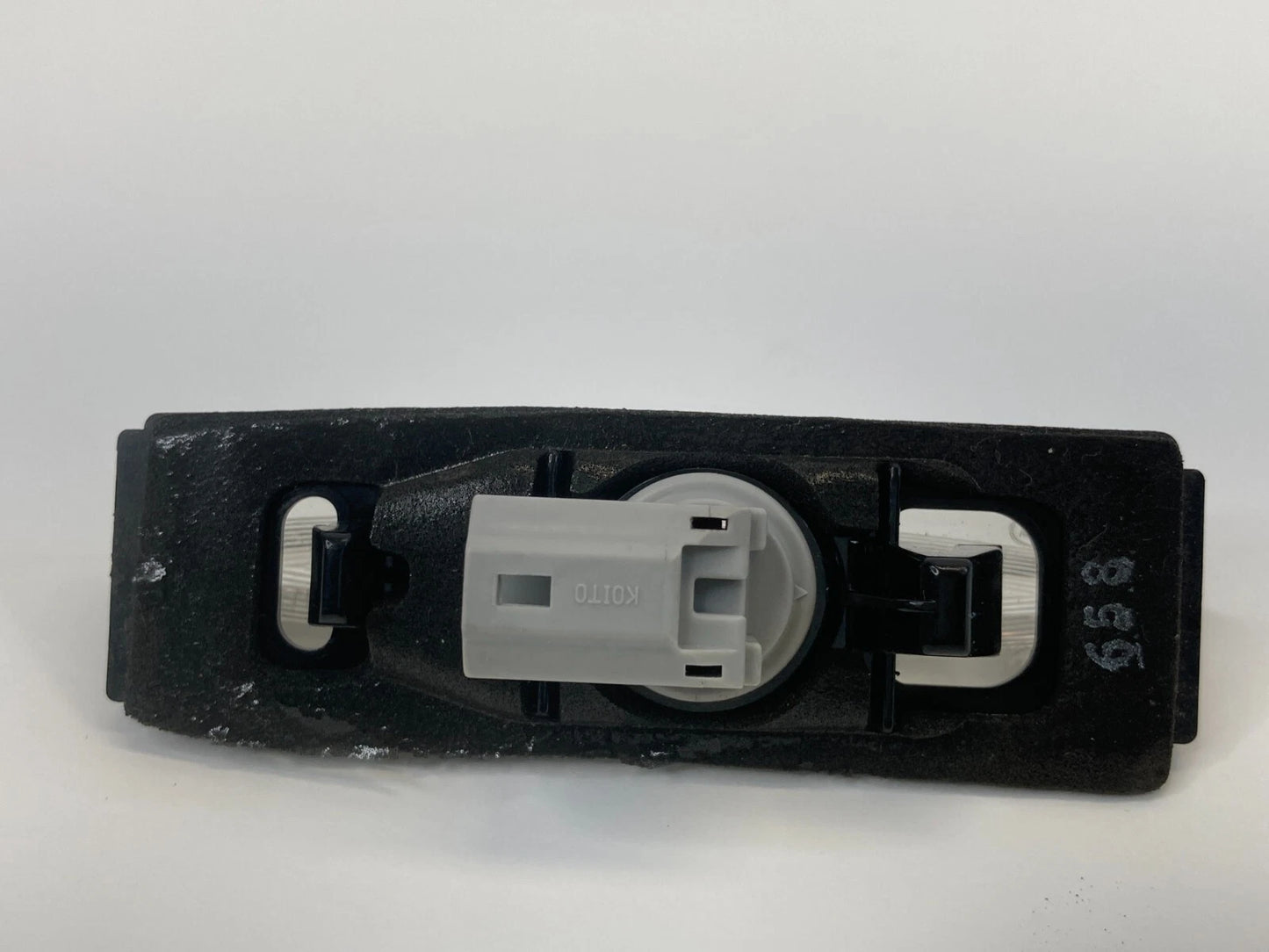 2002-2011 TOYOTA CAMRY REAR TRUNK LID LICENSE PLATE LIGHT LAMP LENS OEM