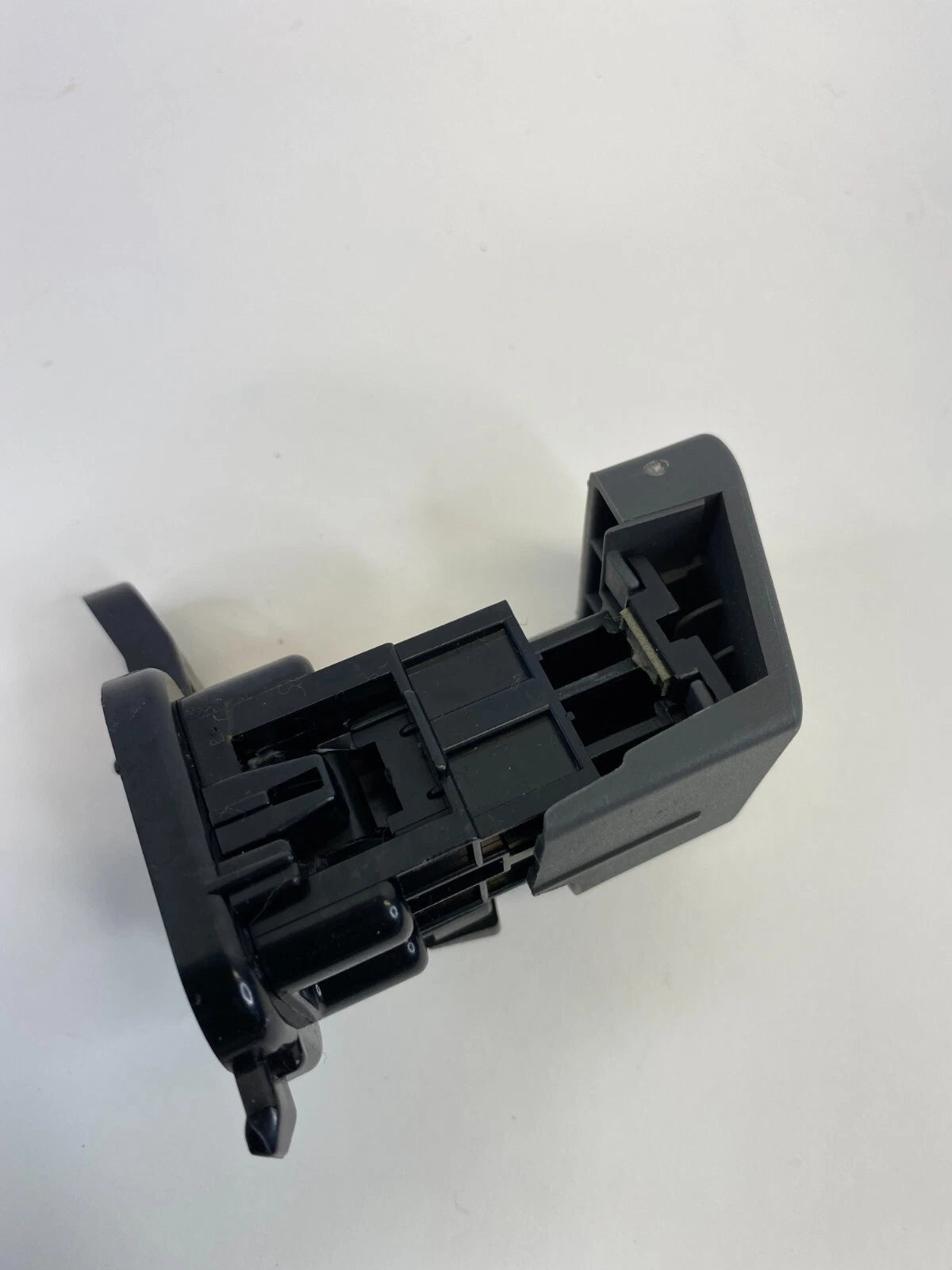 2010-2015 TOYOTA PRIUS GLOVE BOX COMPARTMENT LATCH LOCK RELEASE BUTTON OEM