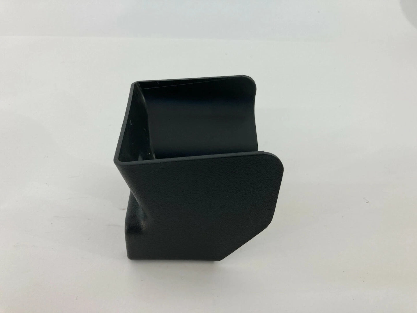 04-06 KIA AMANTI SEDAN RIGHT PASSENGER SIDE TRACK END COVER PANEL 88566-3F002