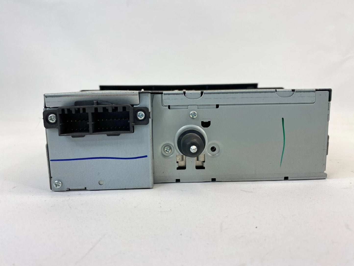 2004 2005 CHRYSLER PACIFICA AM FM CD DVD PLAYER RECEIVER CHANGER P05094031AA OEM