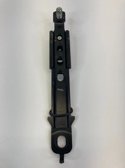 2007-2010 HYUNDAI ELANTRA 4-DR FRONT RIGHT SIDE SEAT BELT HEIGHT ADJUSTER 63021A