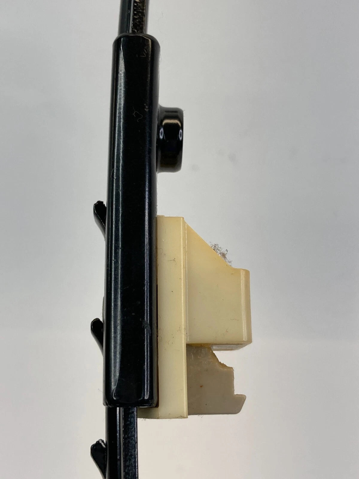 2011-2016 HYUNDAI ELANTRA FRONT RIGHT PASSENGER SIDE SEAT BELT HEIGHT ADJUSTER