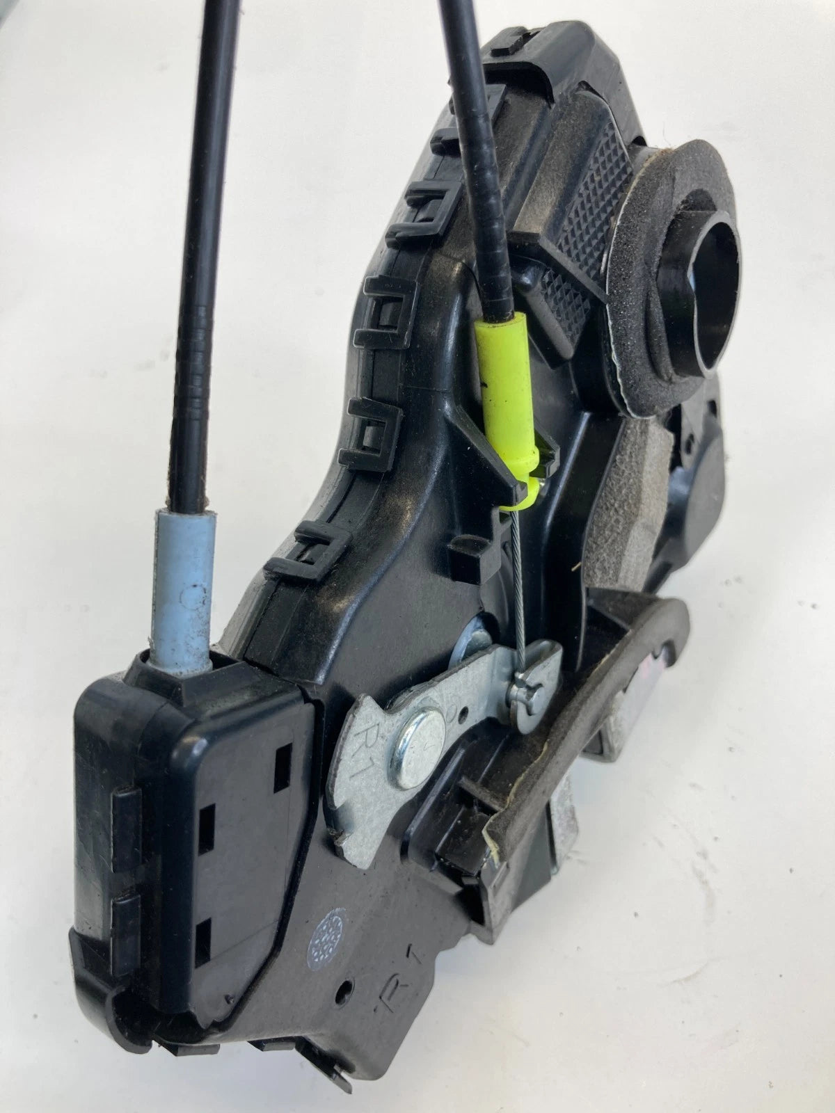 2004-2008 TOYOTA COROLLA FRONT RIGHT DOOR LOCK LATCH ACTUATOR W/O POWER LOCK OEM