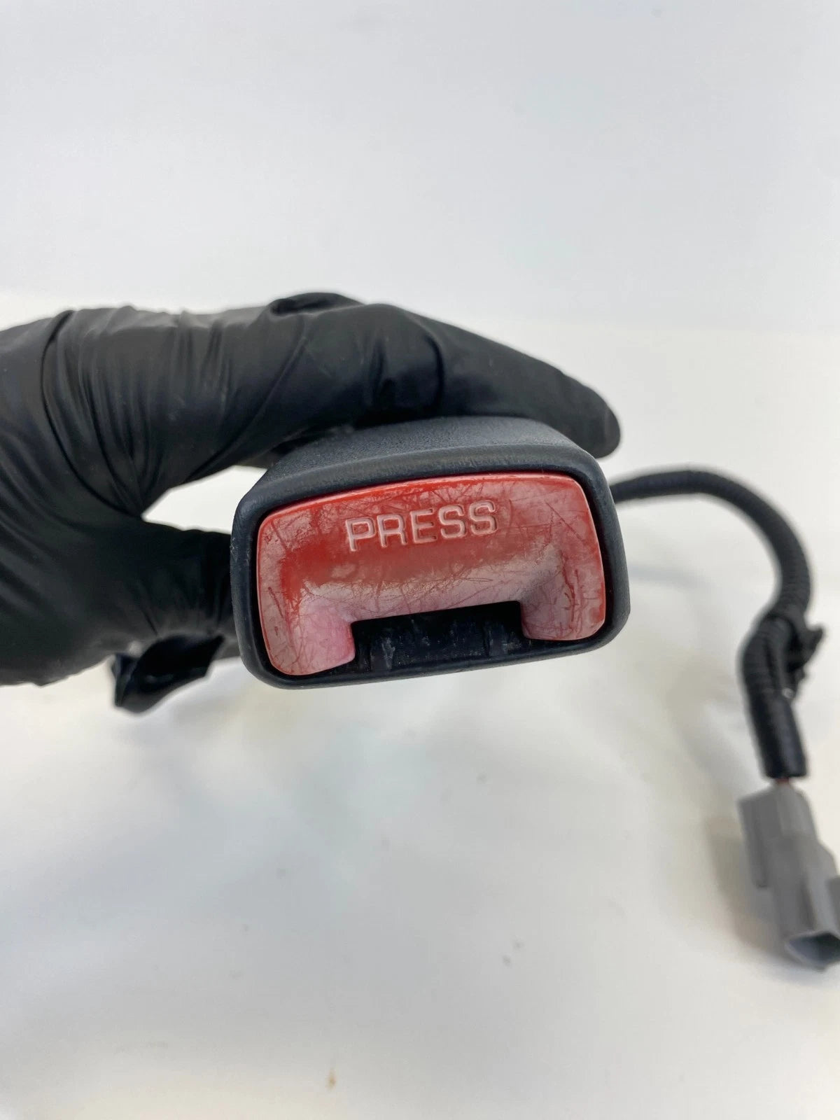 2005-2008 Pontiac Vibe Front Right Seat Belt Buckle 56458-A OEM