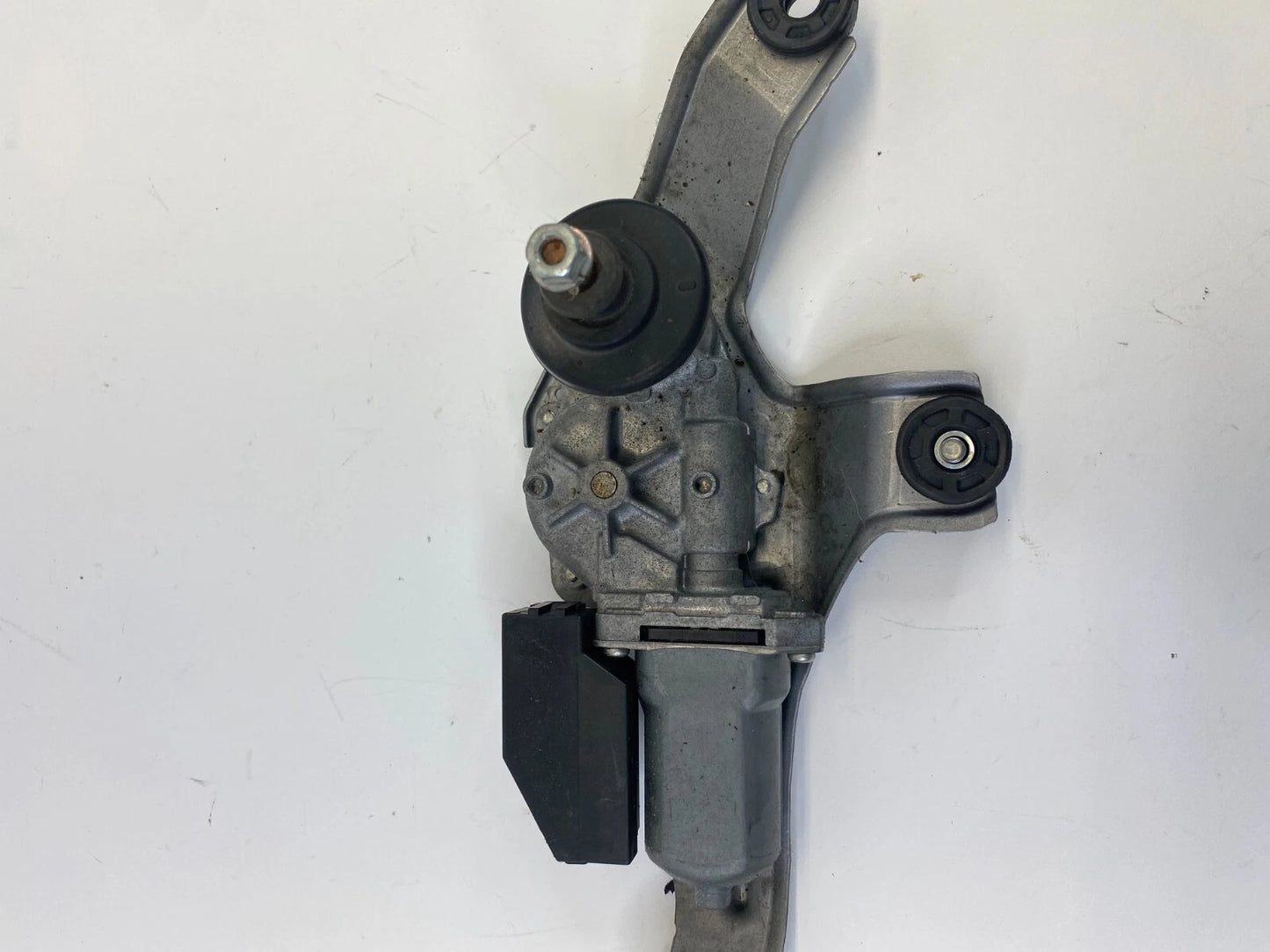 2010 TOYOTA PRIUS REAR BACK WINDOW WIPER MOTOR ASSEMBLY 85130-47021 OEM