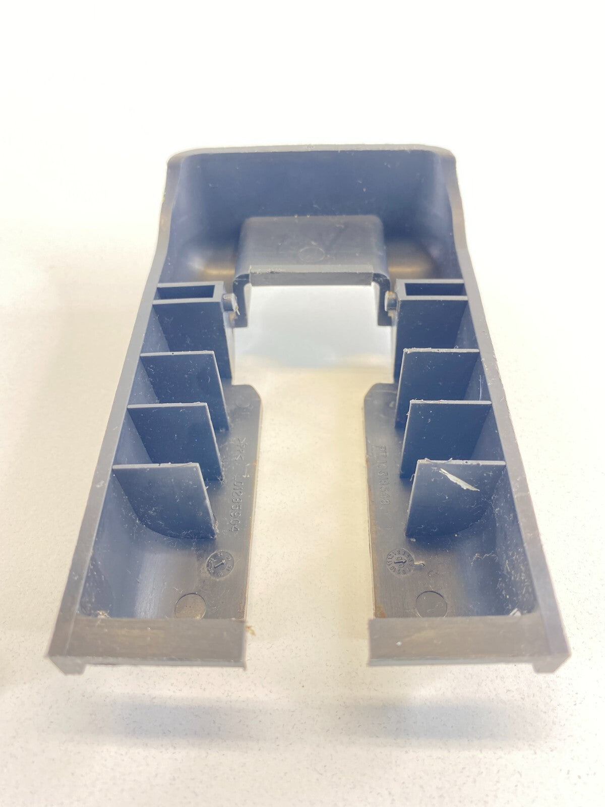 01 02 03 04 05 Chevrolet Chevy Monte Carlo Seat Belt Cover Bezel Trim 10318548