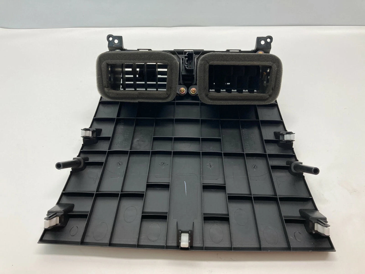 04-09 MAZDA 3 CENTER DASH AC HEATER AIR VENT GRILLE W/ HAZARD SWITCH BP4K55311