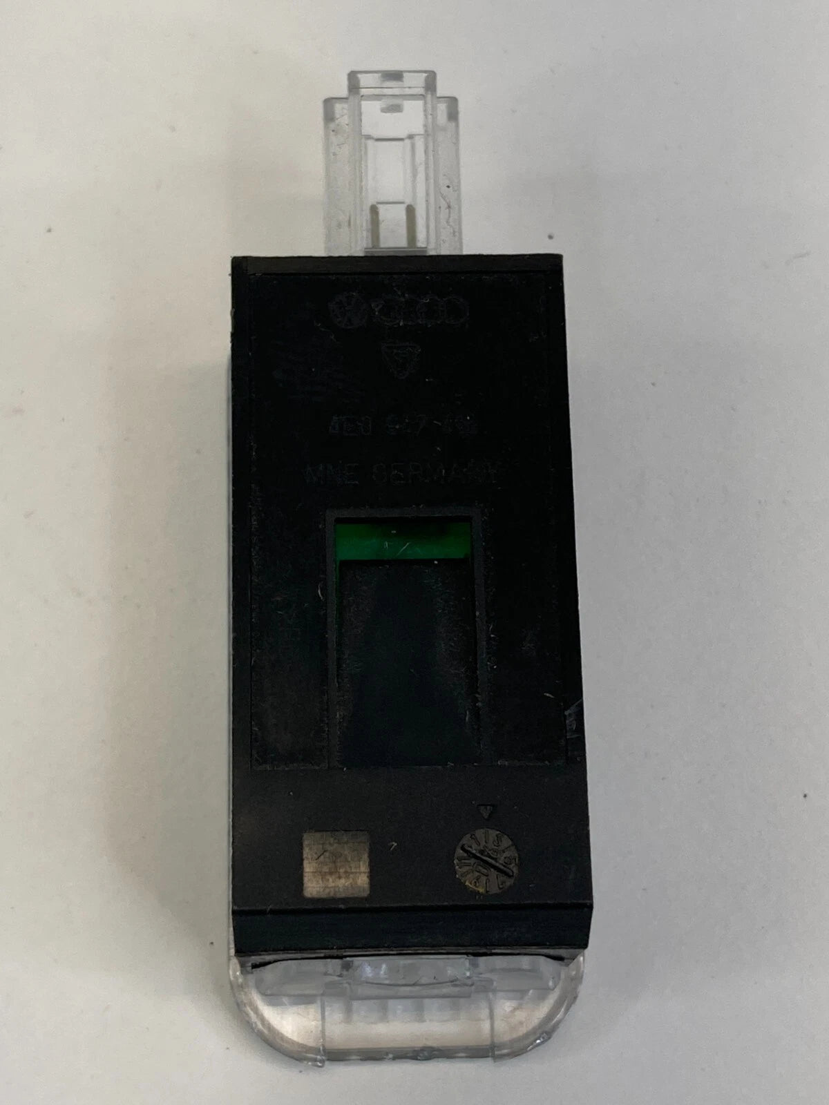 2006-2011 AUDI A6 A6 QUATTRO INTERIOR GLOVE BOX LIGHT COURTESY LAMP 4E0947415