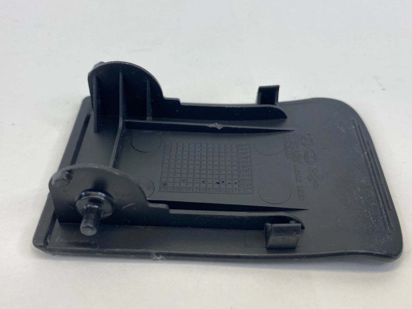 2010 11 12 2013 KIA FORTE SEDAN REAR CHILD ANCHOR COVER TRIM BEZEL 85612-1M500