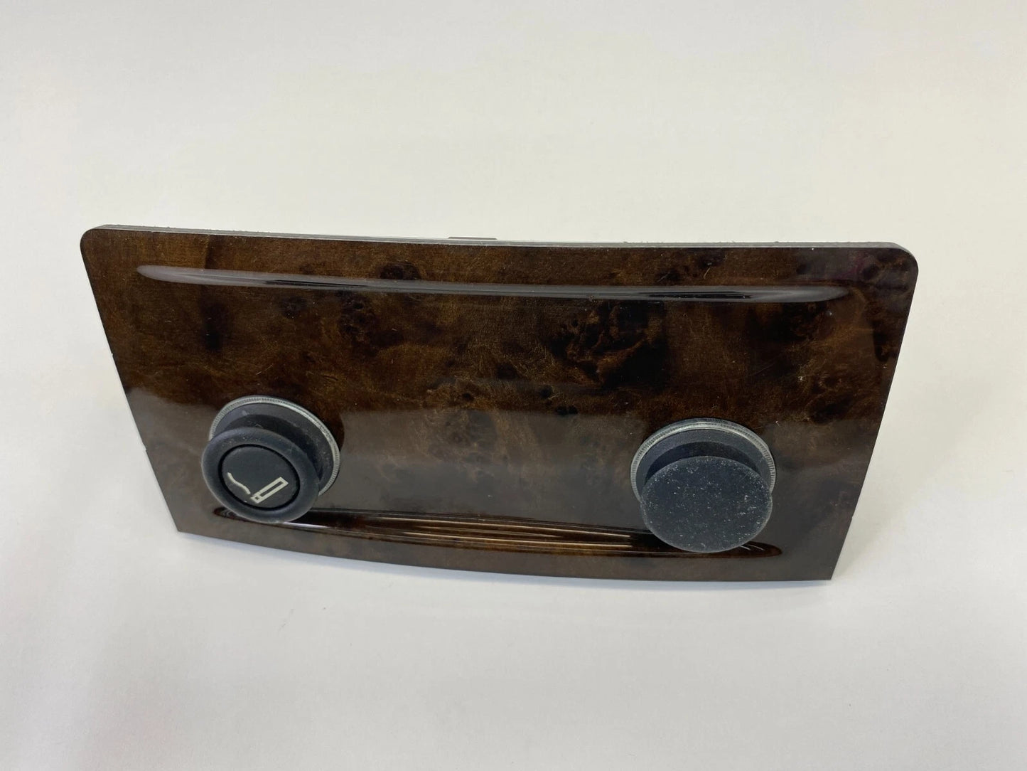 04-07 BMW 530I 525I REAR CENTER CONSOLE POWER OUTLET LIGHTER SOCKET 6-951-149