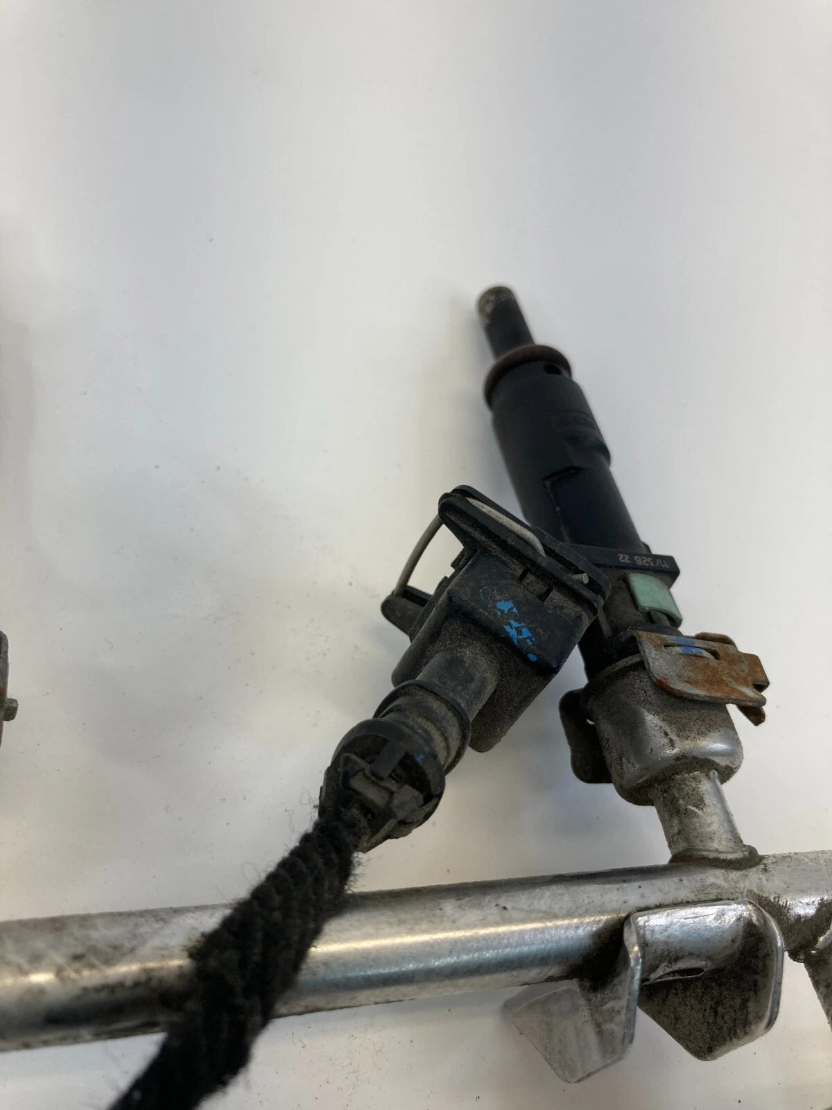 2011-2015 CHEVROLET CRUZE 1.8L L4 ENGINE FUEL INJECTION RAIL W/ INJECTORS ASSY