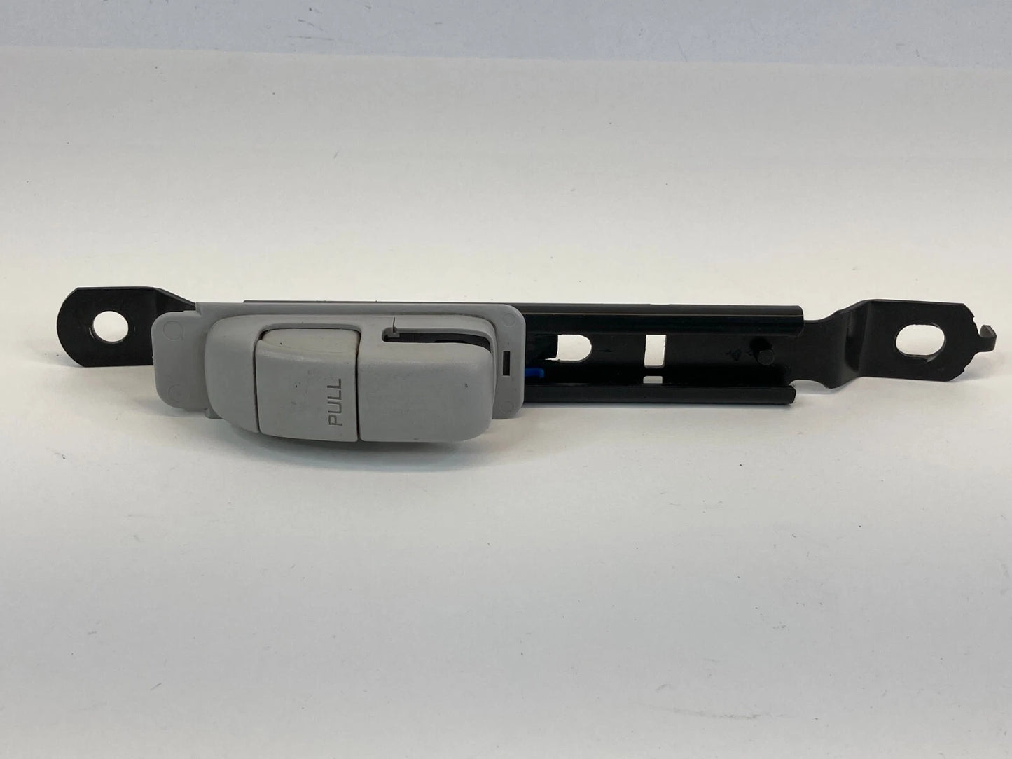 04-09 MAZDA3 MAZDA 3 FRONT LEFT DRIVER SIDE SEAT BELT HEIGHT ADJUSTER ASSEMBLY