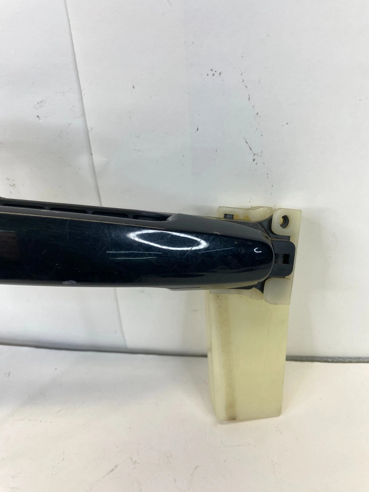 2007-2011 TOYOTA YARIS HATCHBACK FRONT RIGHT PASSENGER SIDE EXTERIOR DOOR HANDLE