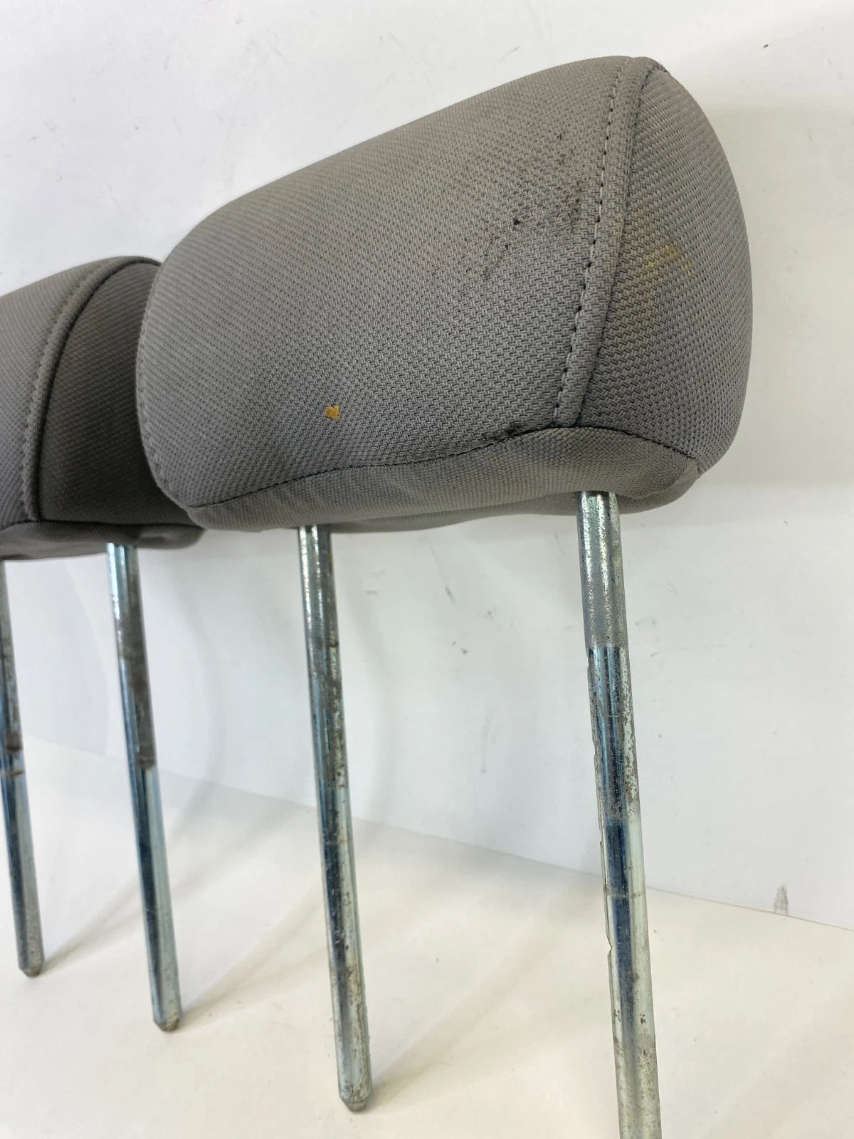 04 05 FORD F-150 REAR CLOTH LEFT & RIGHT SEAT HEADREST HEAD REST SET FLINT OEM