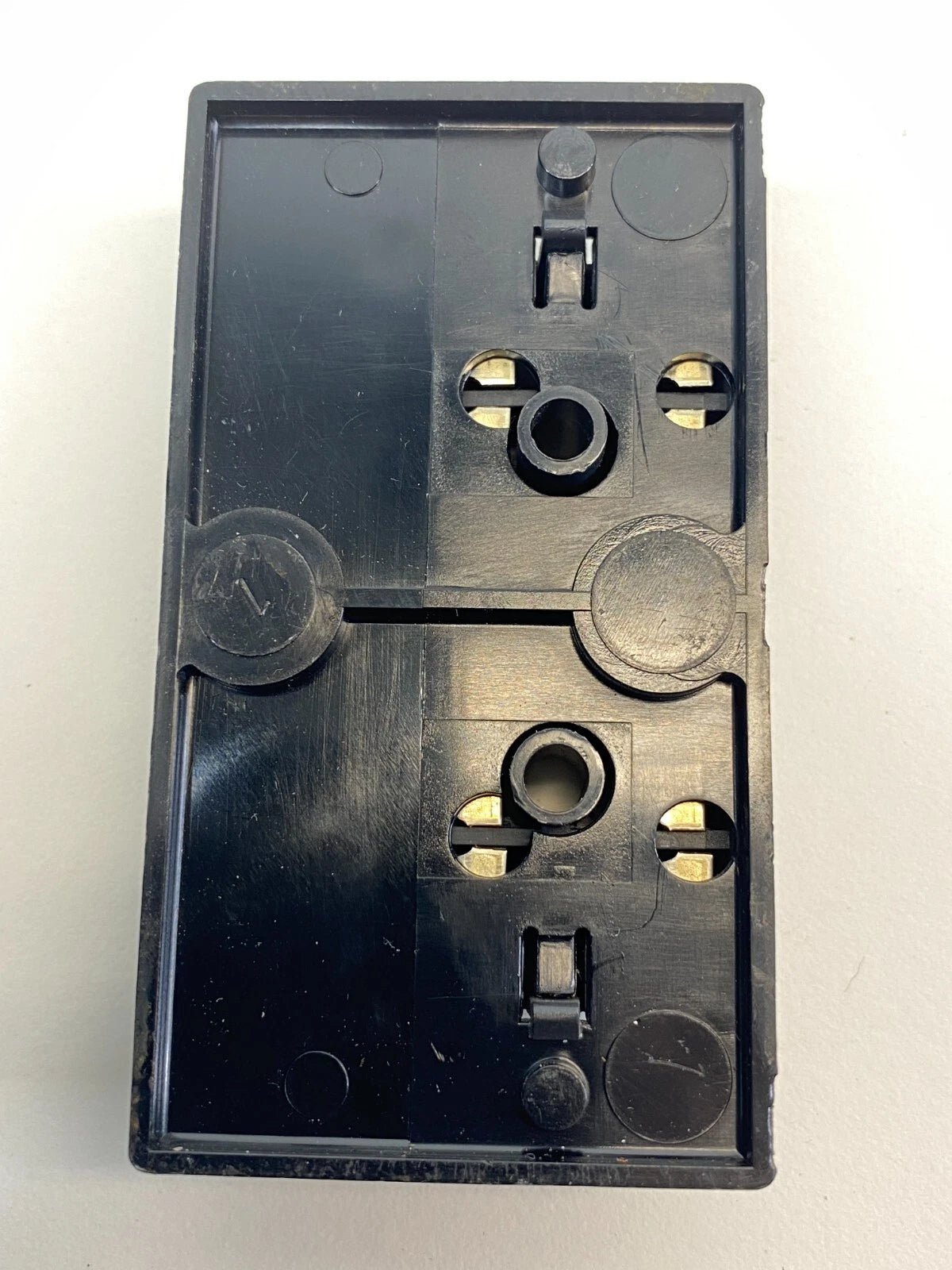 05-07 BUICK TERRAZA 3.5L AT FUSE PANEL SHORT HOLDER BASE POSITIONS 15600-04-20