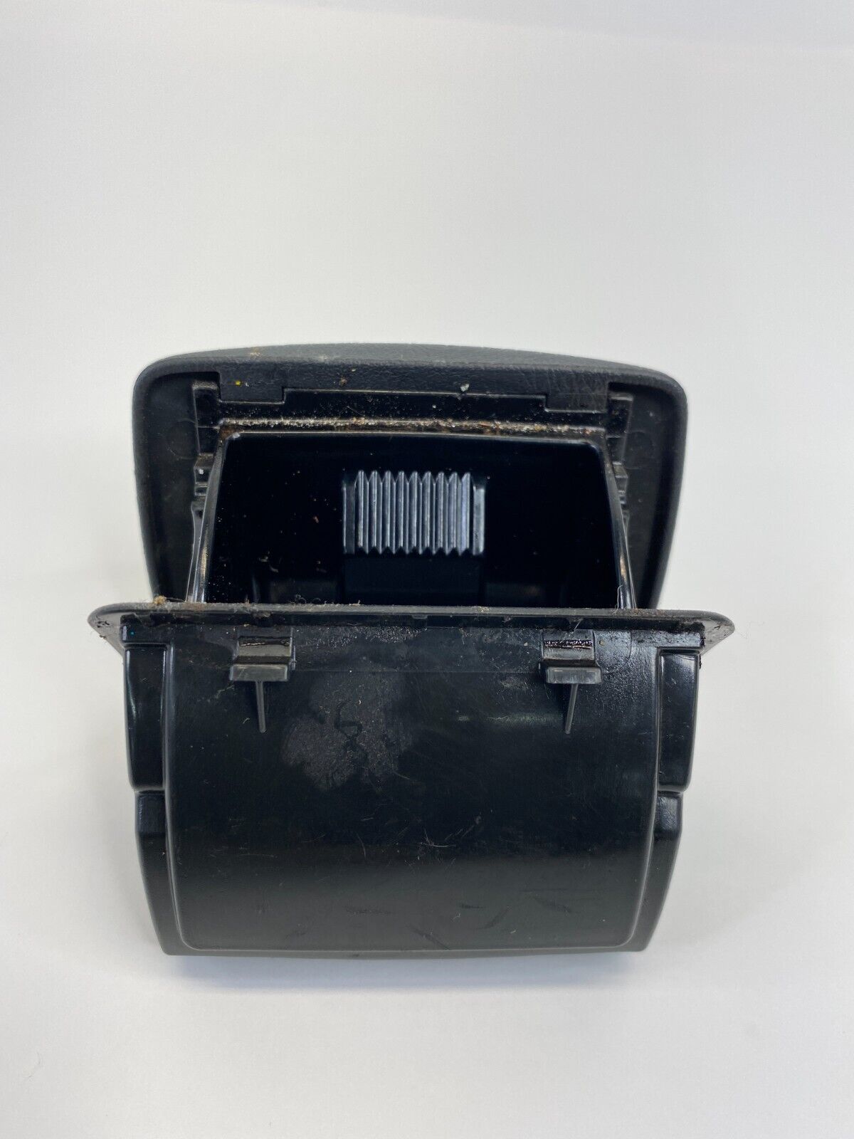 04 05 Toyota RAV4 Center Console Rear Ashtray Receptable Retainer 74135-20090