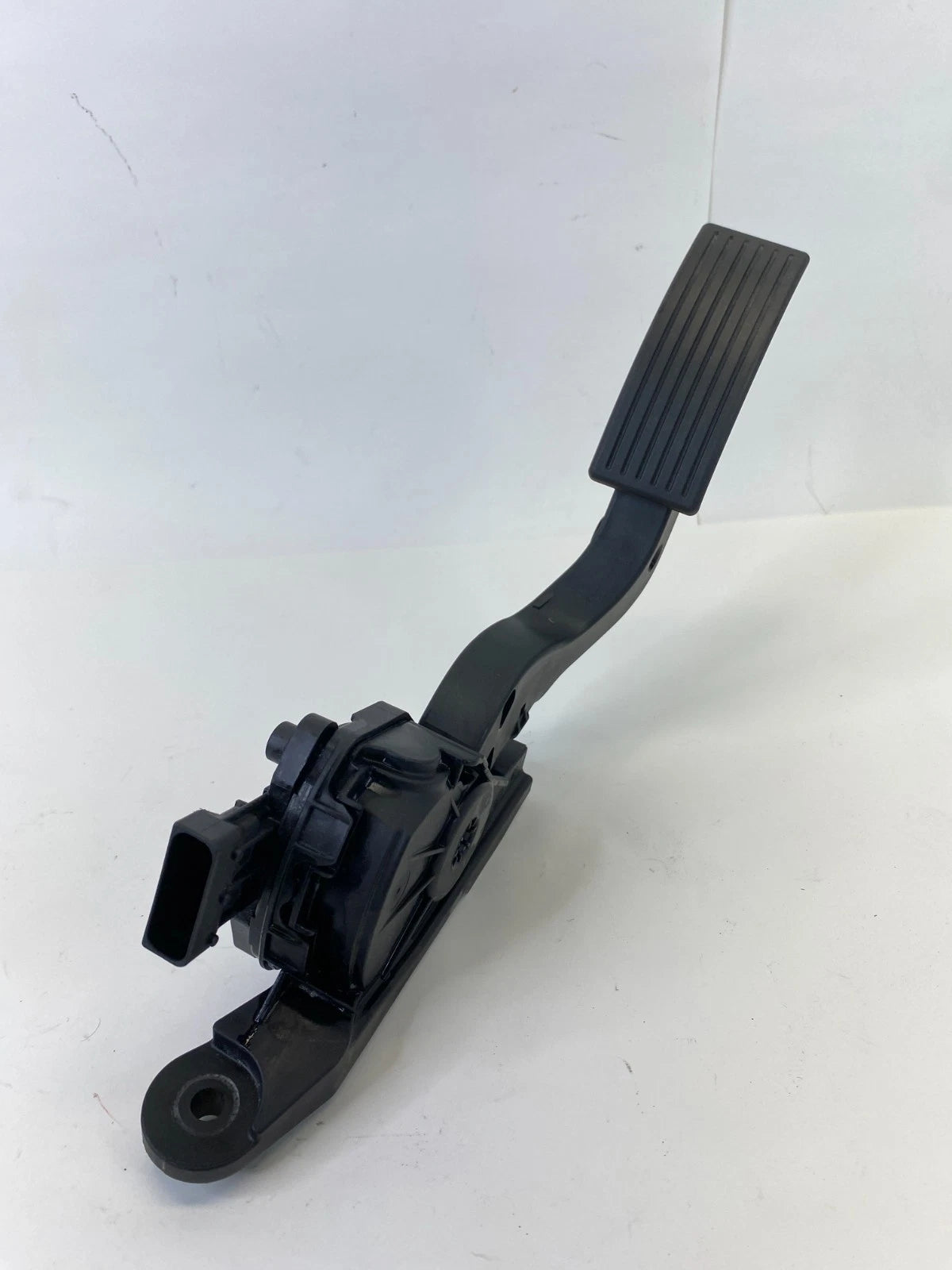2012-2017 KIA RIO 1.6L ACCELERATOR GAS THROTTLE PEDAL ASSEMBLY 32700-1W110 OEM
