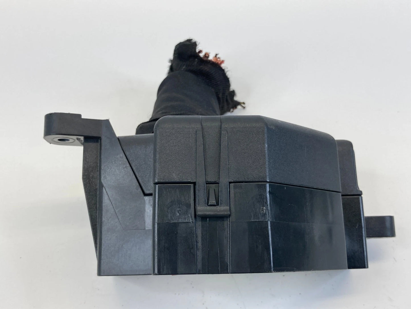 2009-2012 Volkswagen CC 2.0L L4 Left Side Fuse Relay Box Control Module OEM