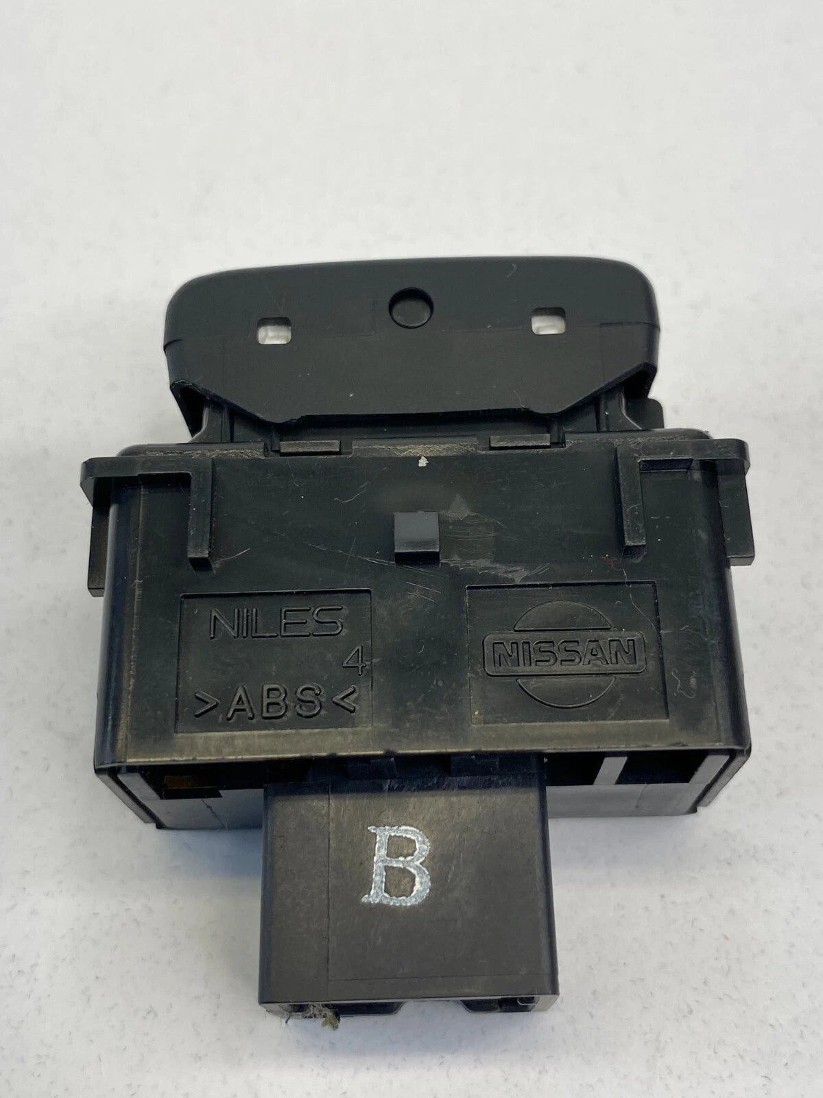2010-2013 INFINITI G37X SEDAN 4-DR REVERSE SENSOR SONAR PARKING CONTROL SWITCH