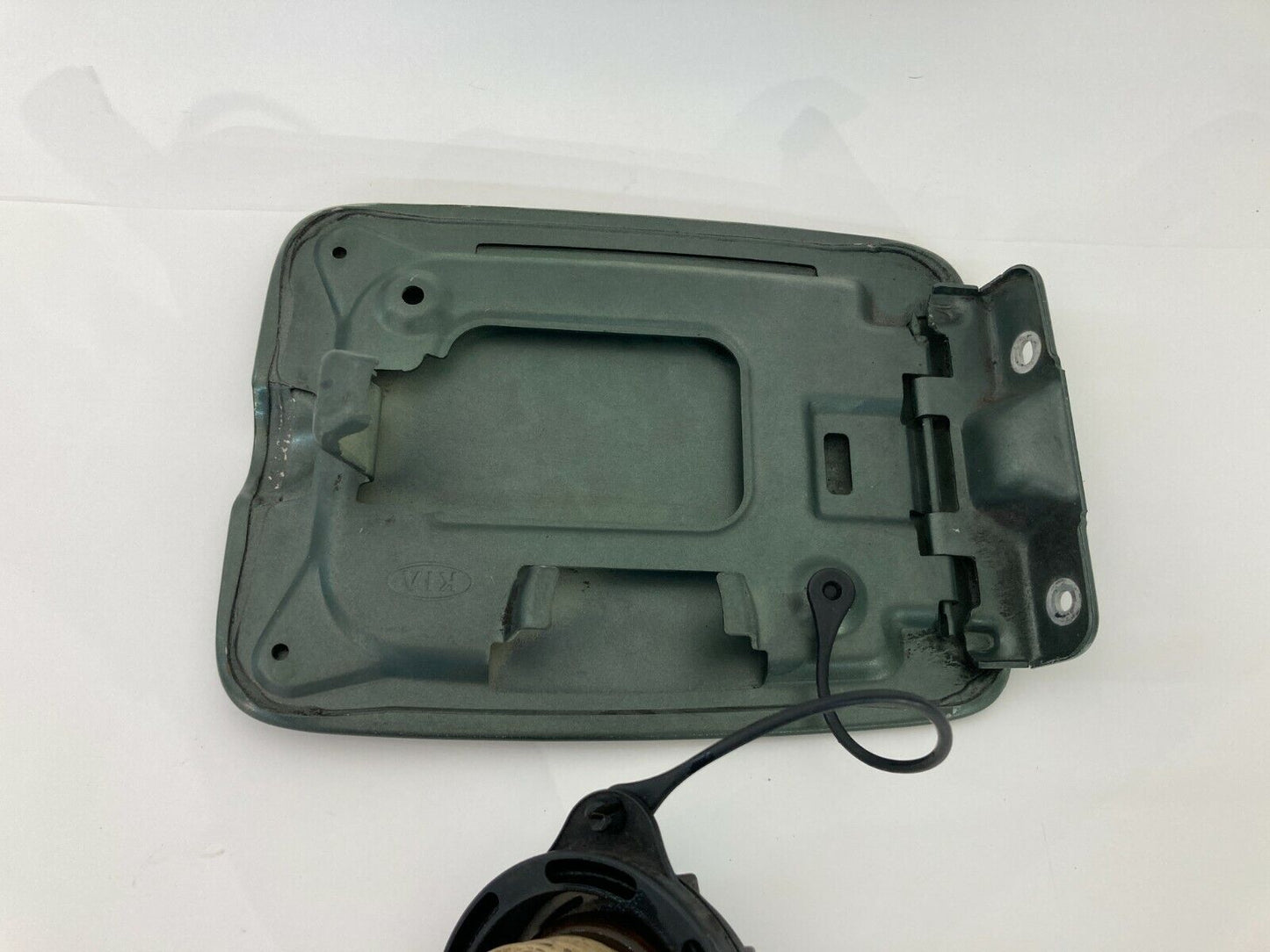 03 04 05 06 07 08 09 Kia Sorento Fuel Filler Tank Door Gas Lid Cover Assembly