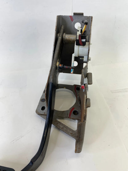 2010-2017 GMC TERRAIN CHEVROLET EQUINOX BRAKE FOOT STOP PEDAL ASSEMBLY